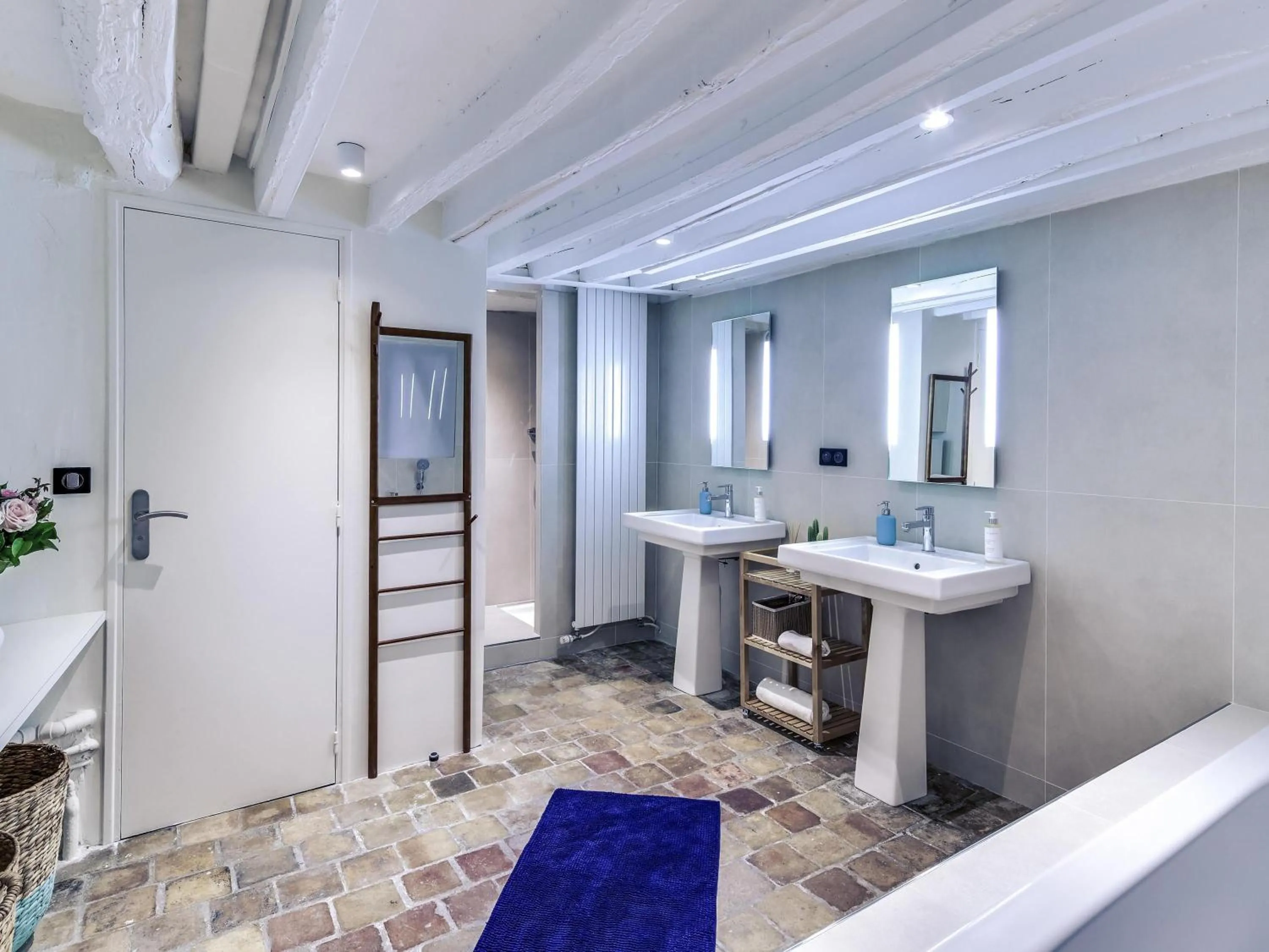 Bedroom in Mercure Paris Opera Grands Boulevards