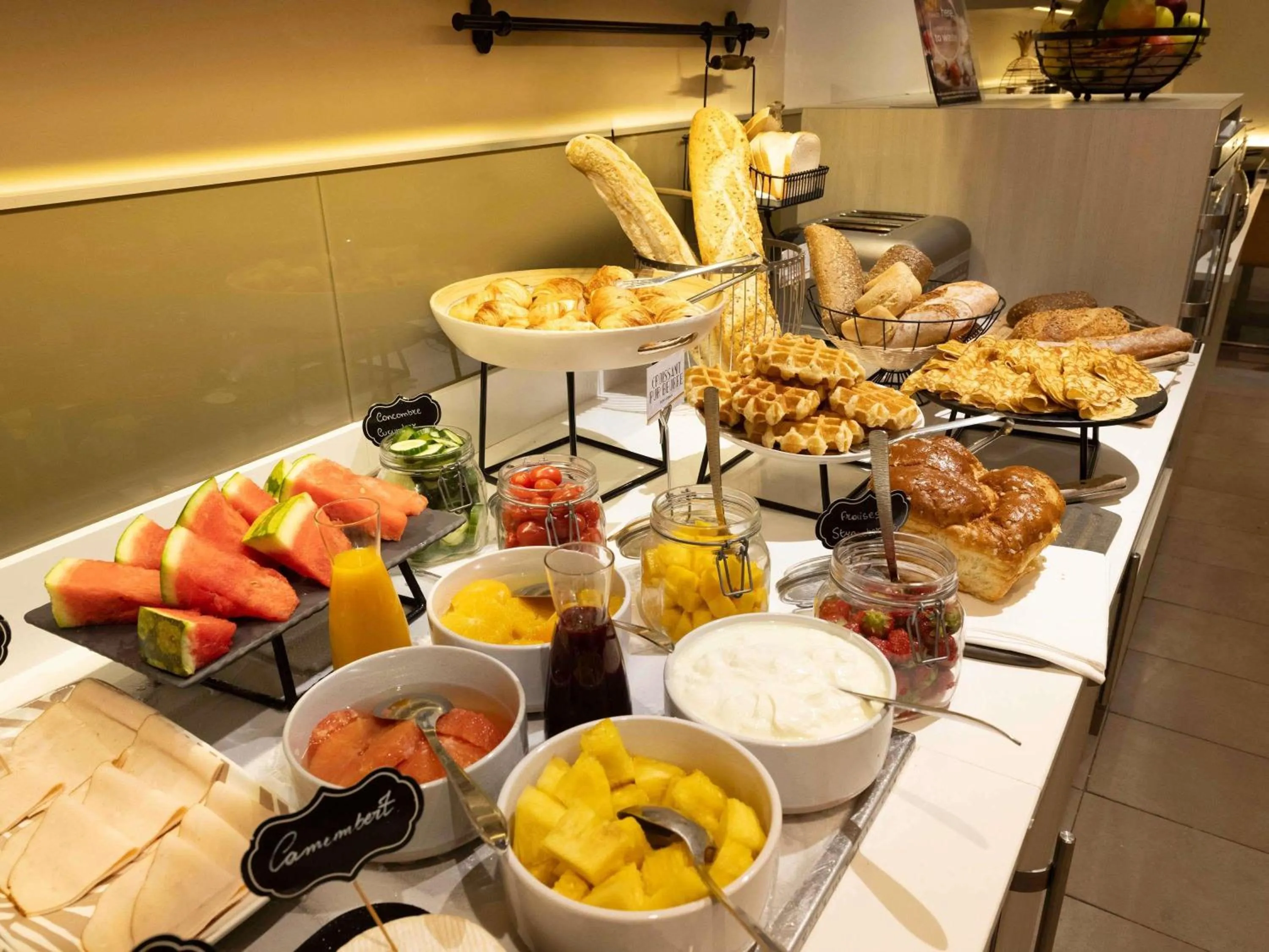 Bedroom in Mercure Paris Opera Grands Boulevards