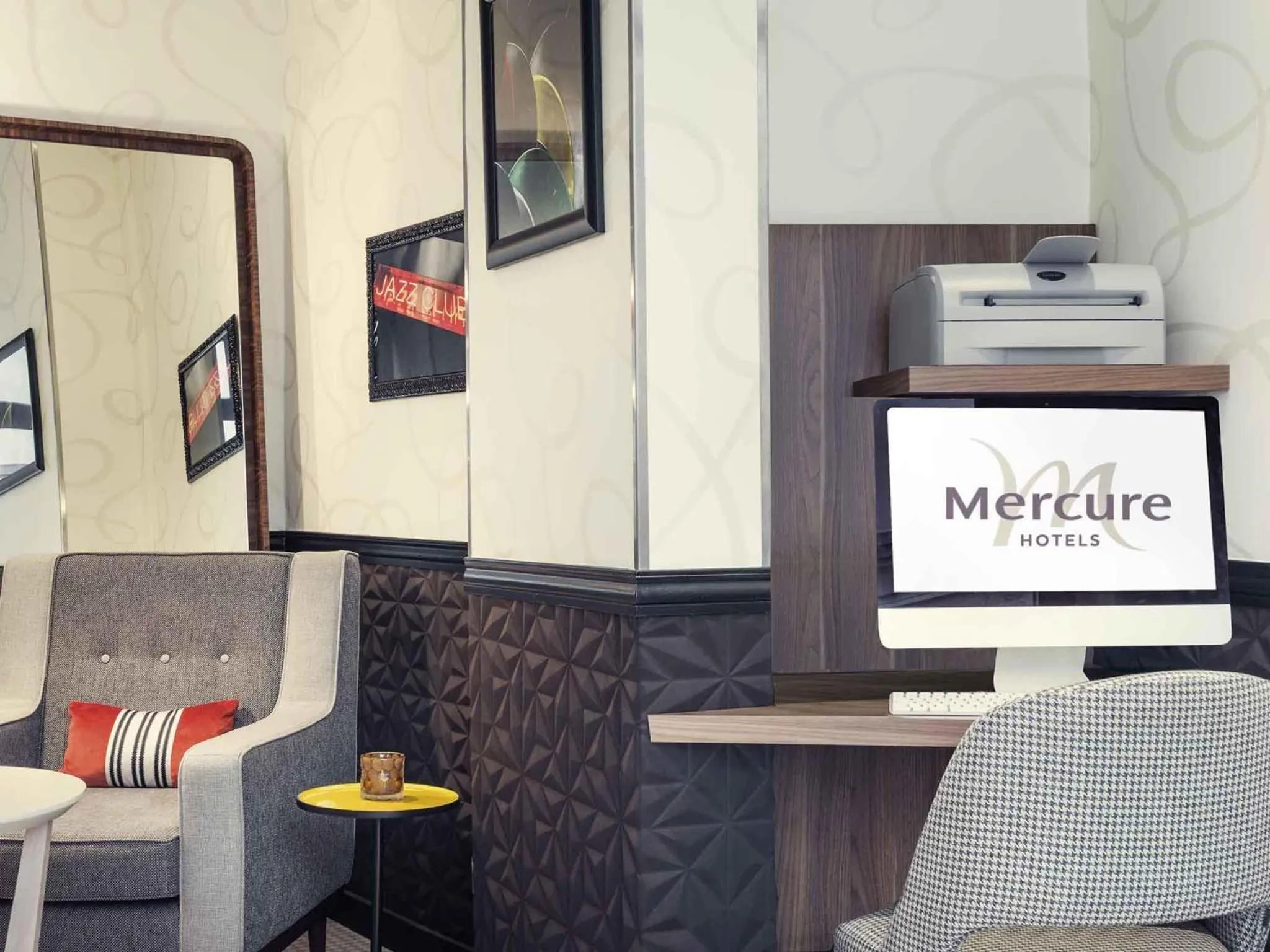Lounge or bar in Mercure Paris Opera Grands Boulevards