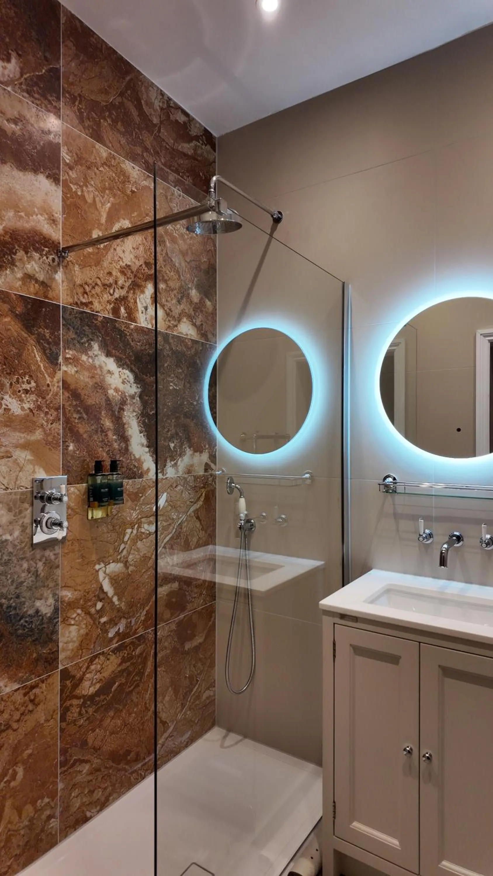 Bathroom in The Resolution Hotel