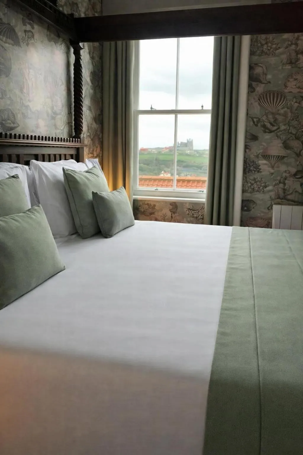 City view, Bed in The Resolution Hotel