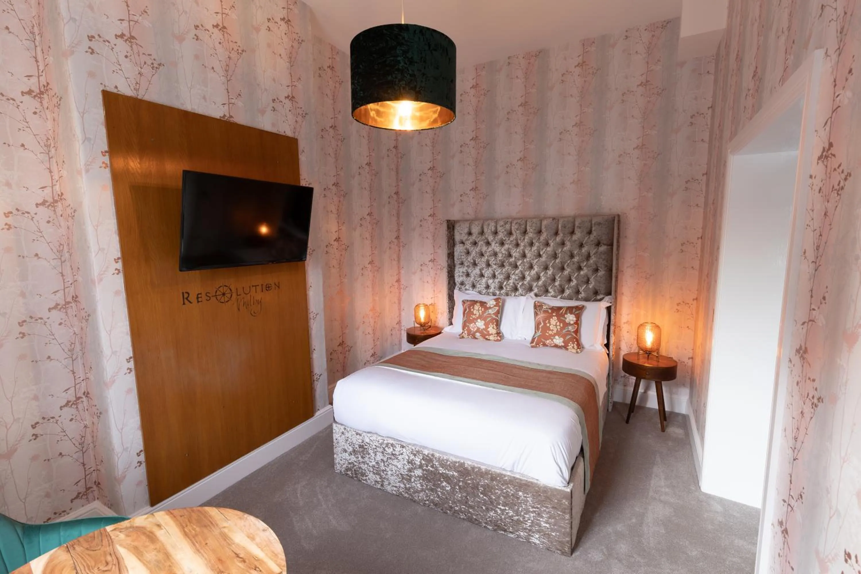 Bed in The Resolution Hotel