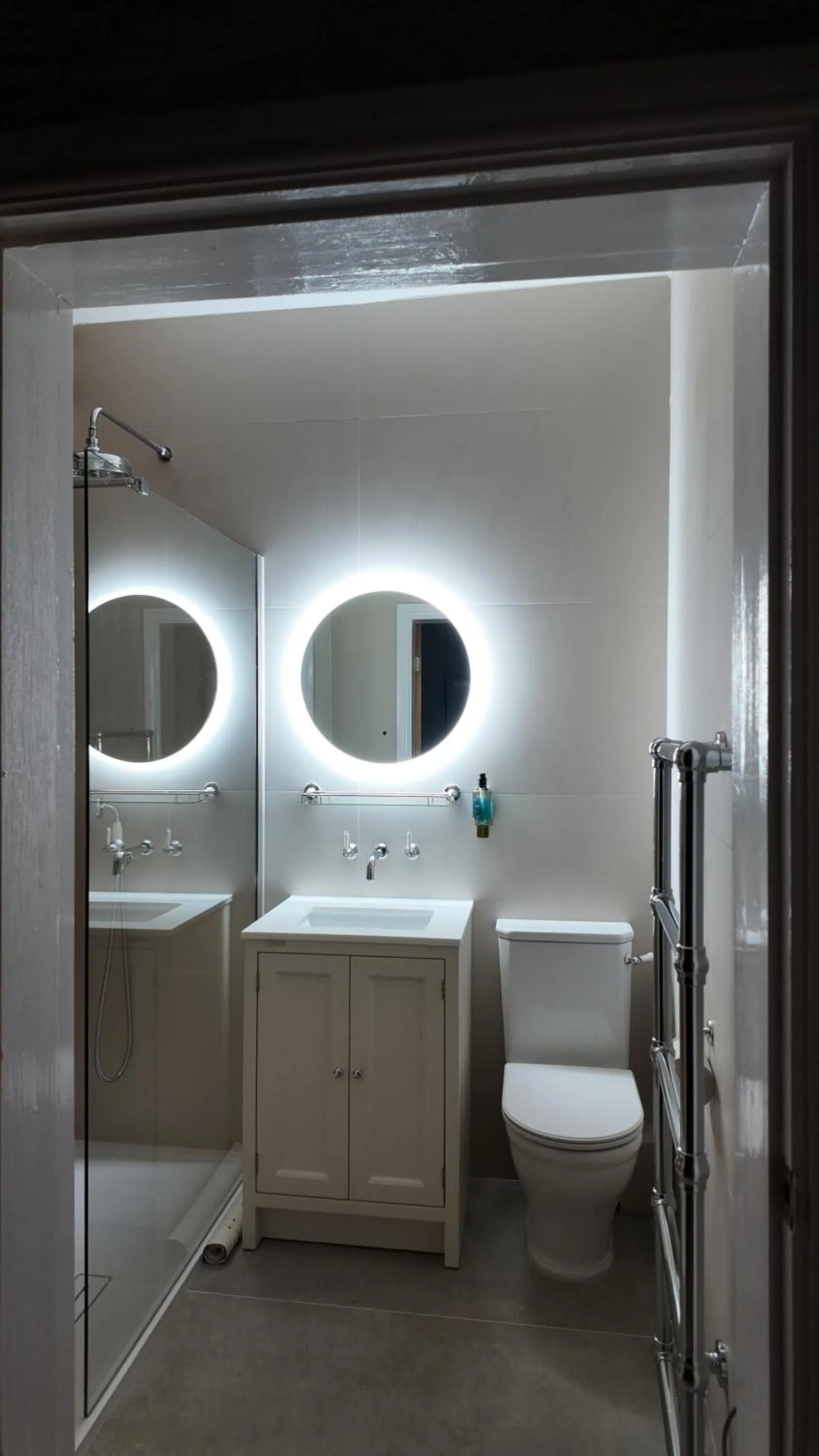 Bathroom in The Resolution Hotel