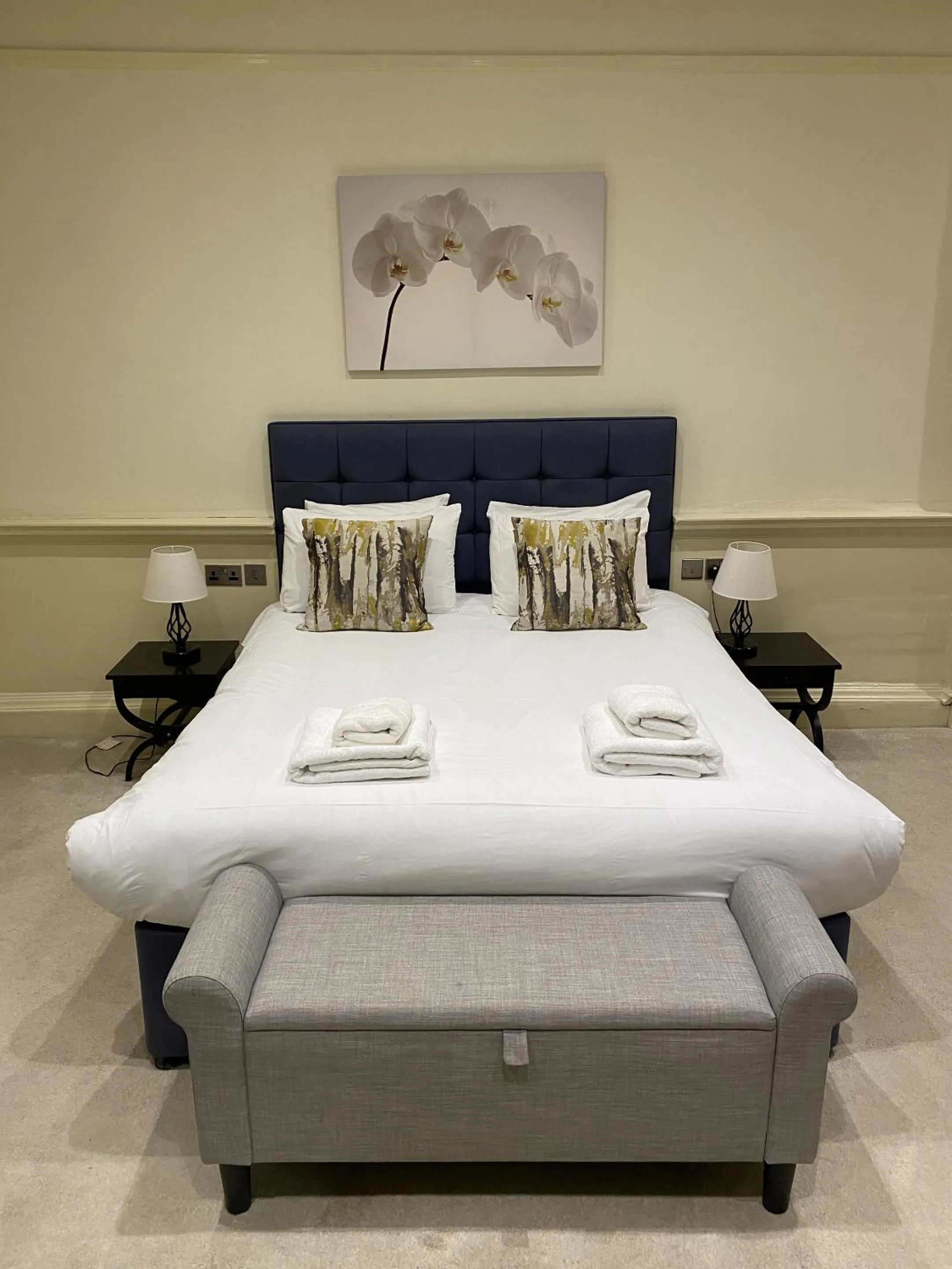 Bedroom, Bed in New Inn Hotel