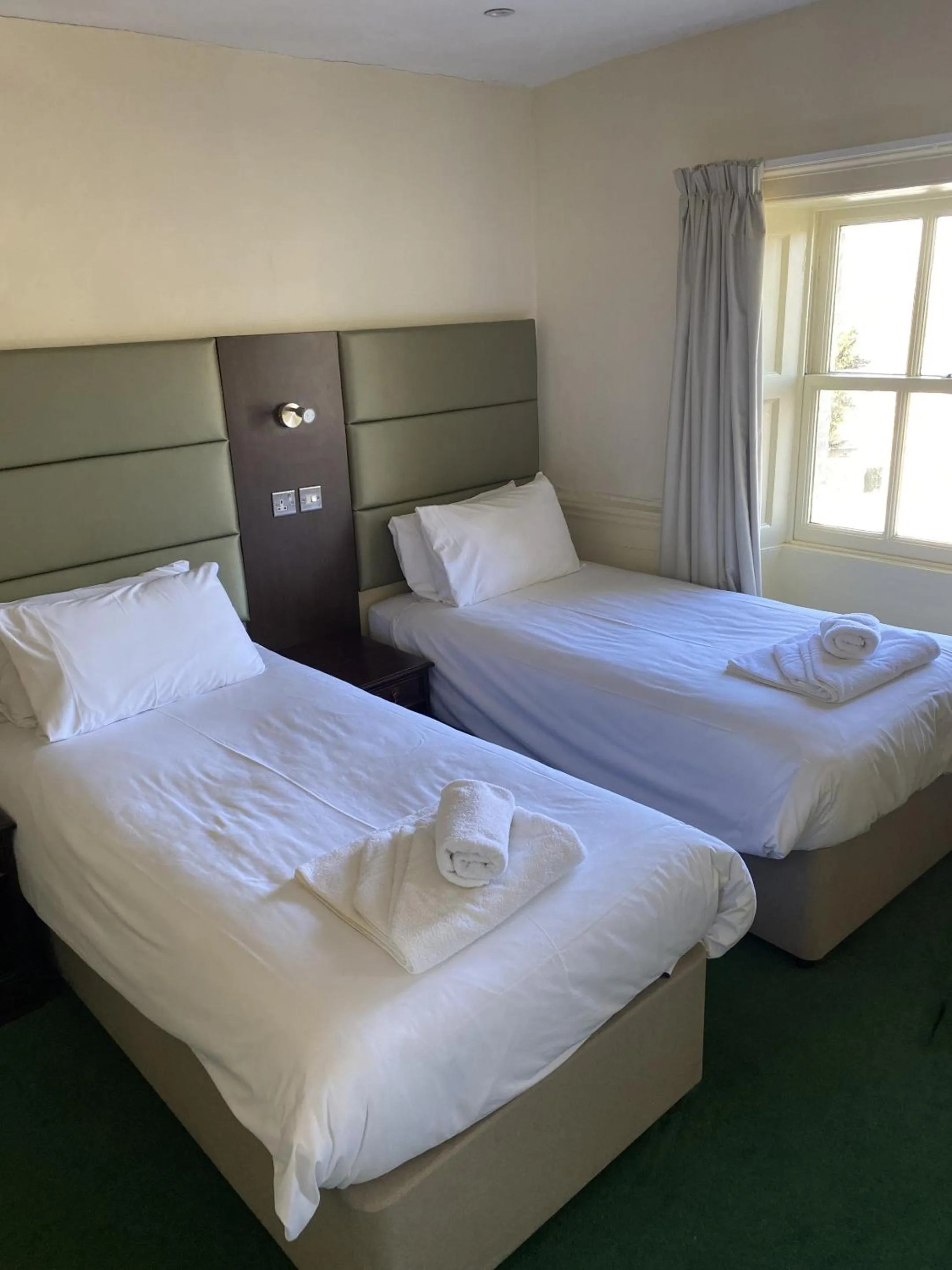 Bedroom, Bed in New Inn Hotel