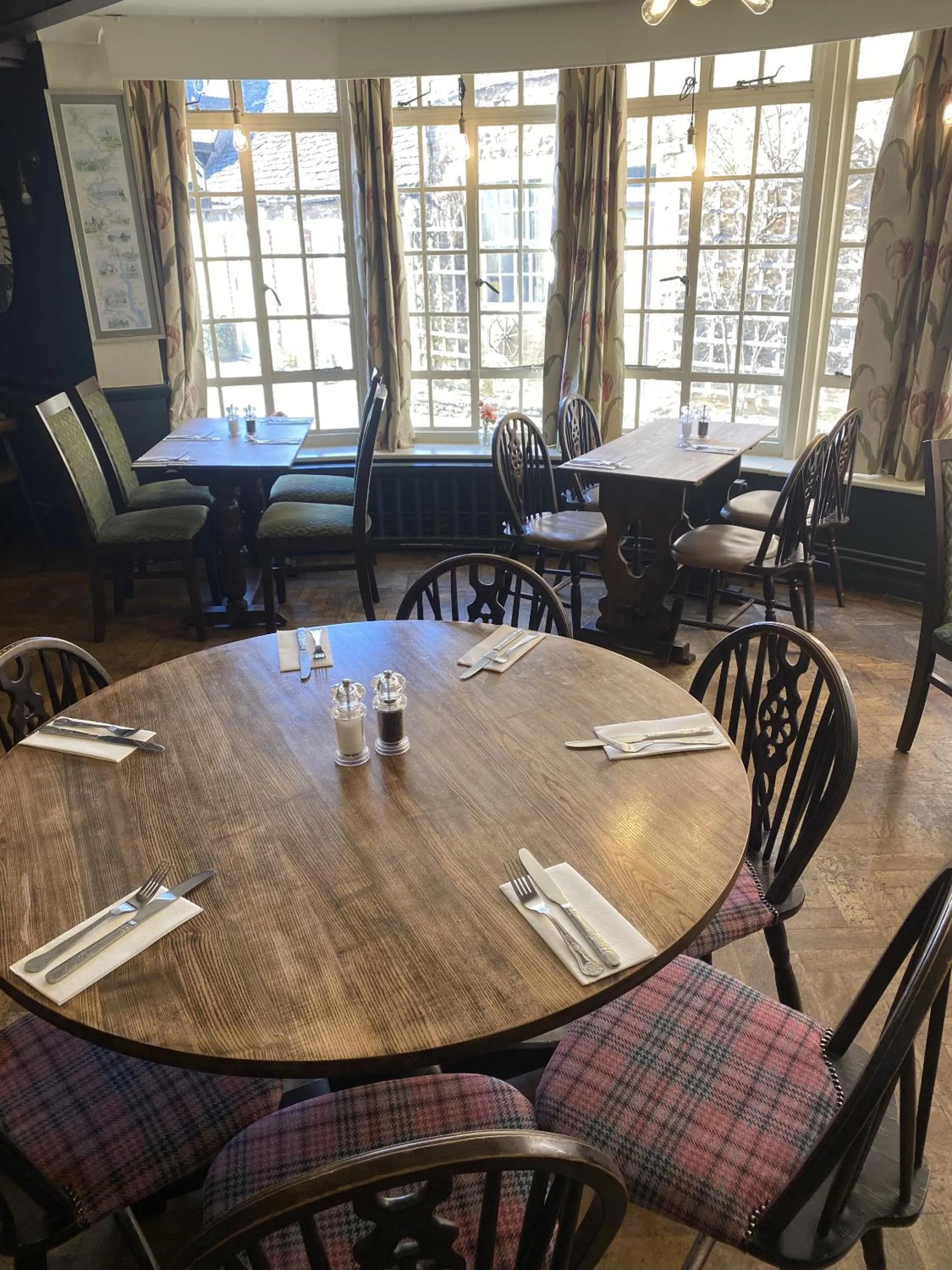 Dining area in New Inn Hotel
