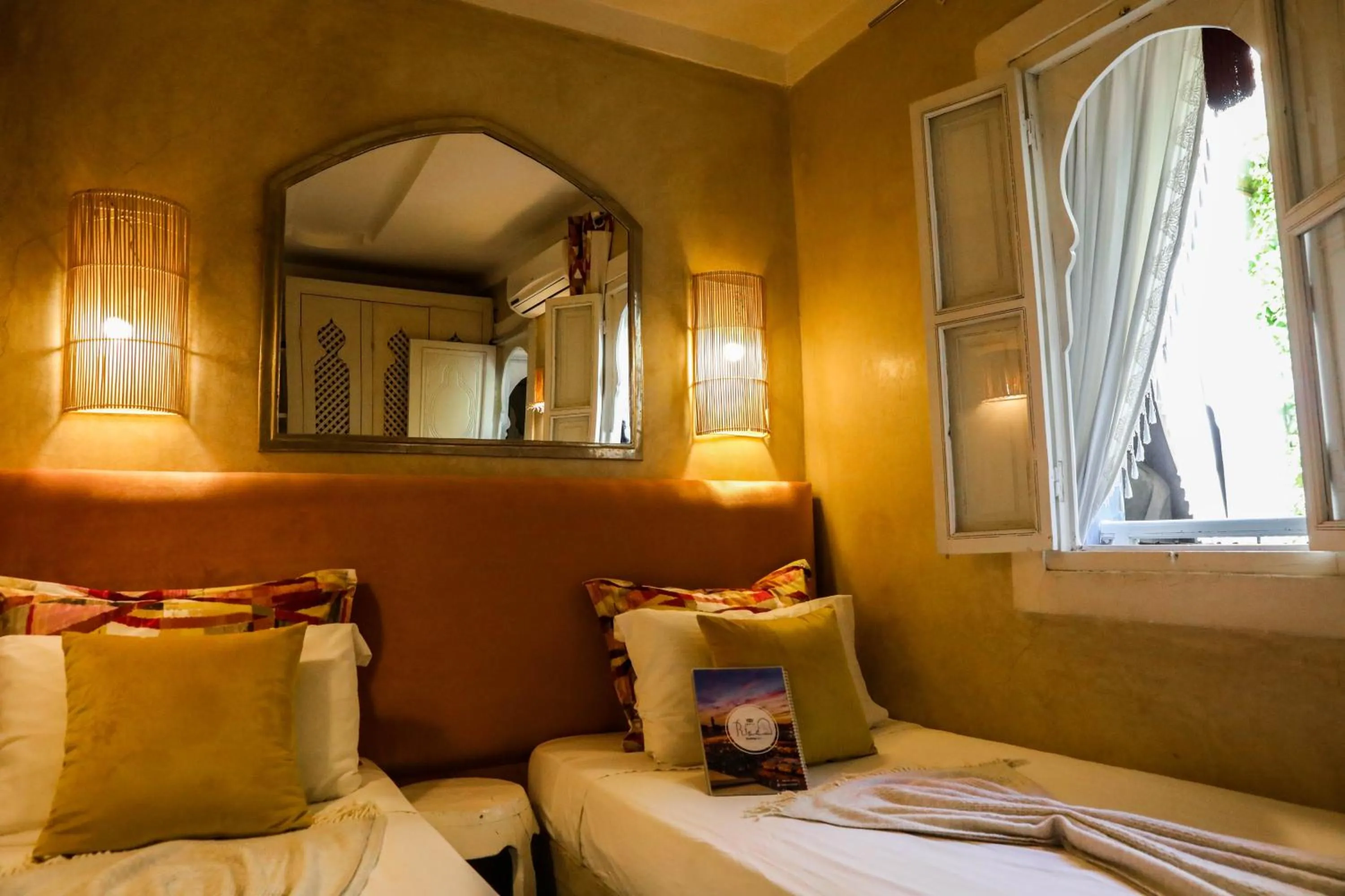 Property building, Bed in Riad les 2 Portes