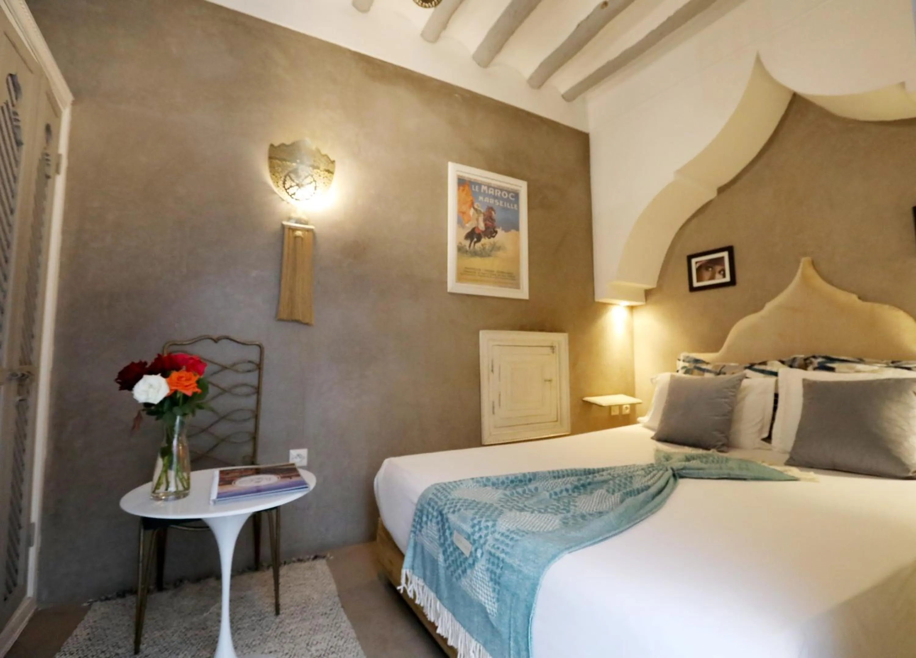 Property building, Bed in Riad les 2 Portes