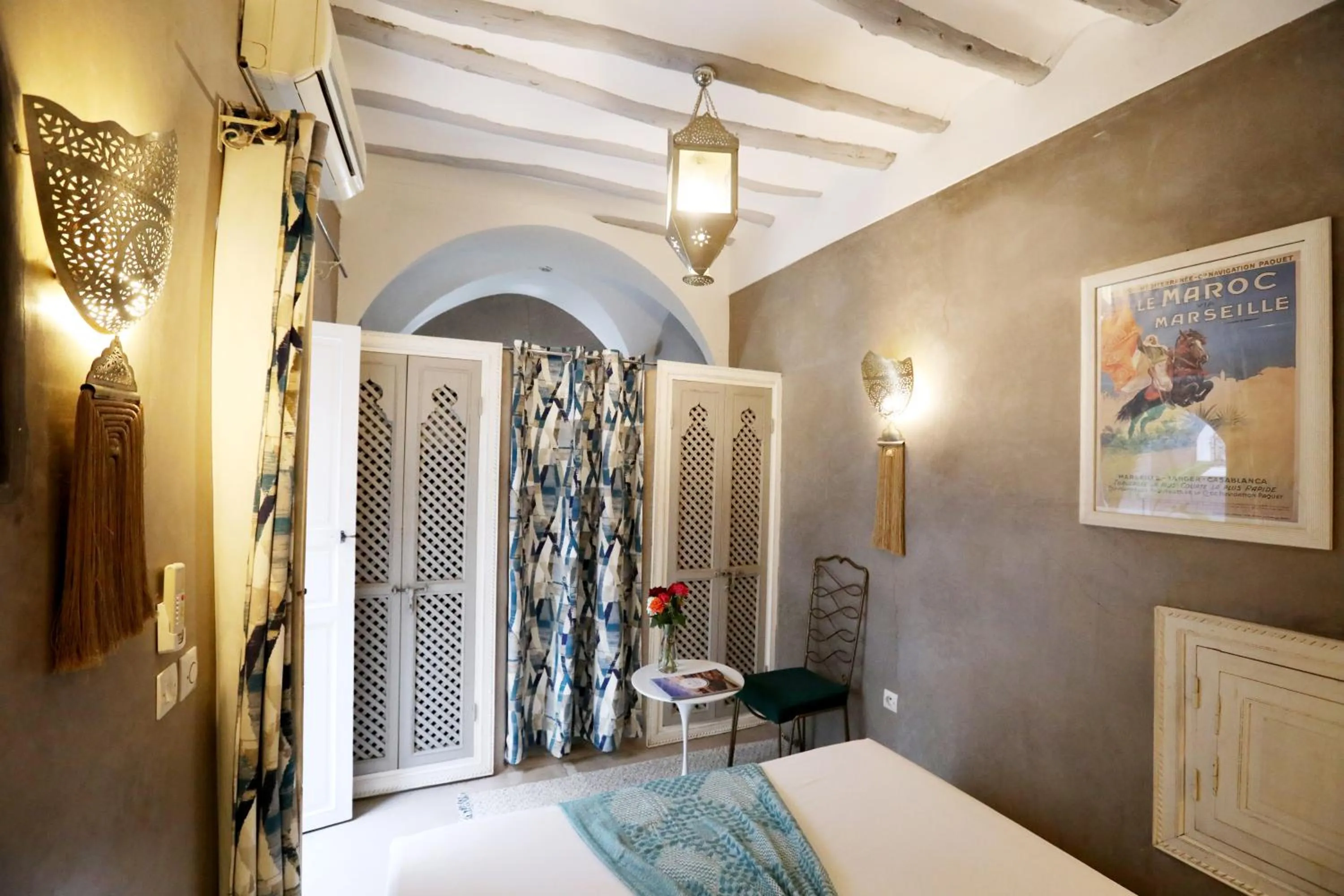Property building, Bed in Riad les 2 Portes