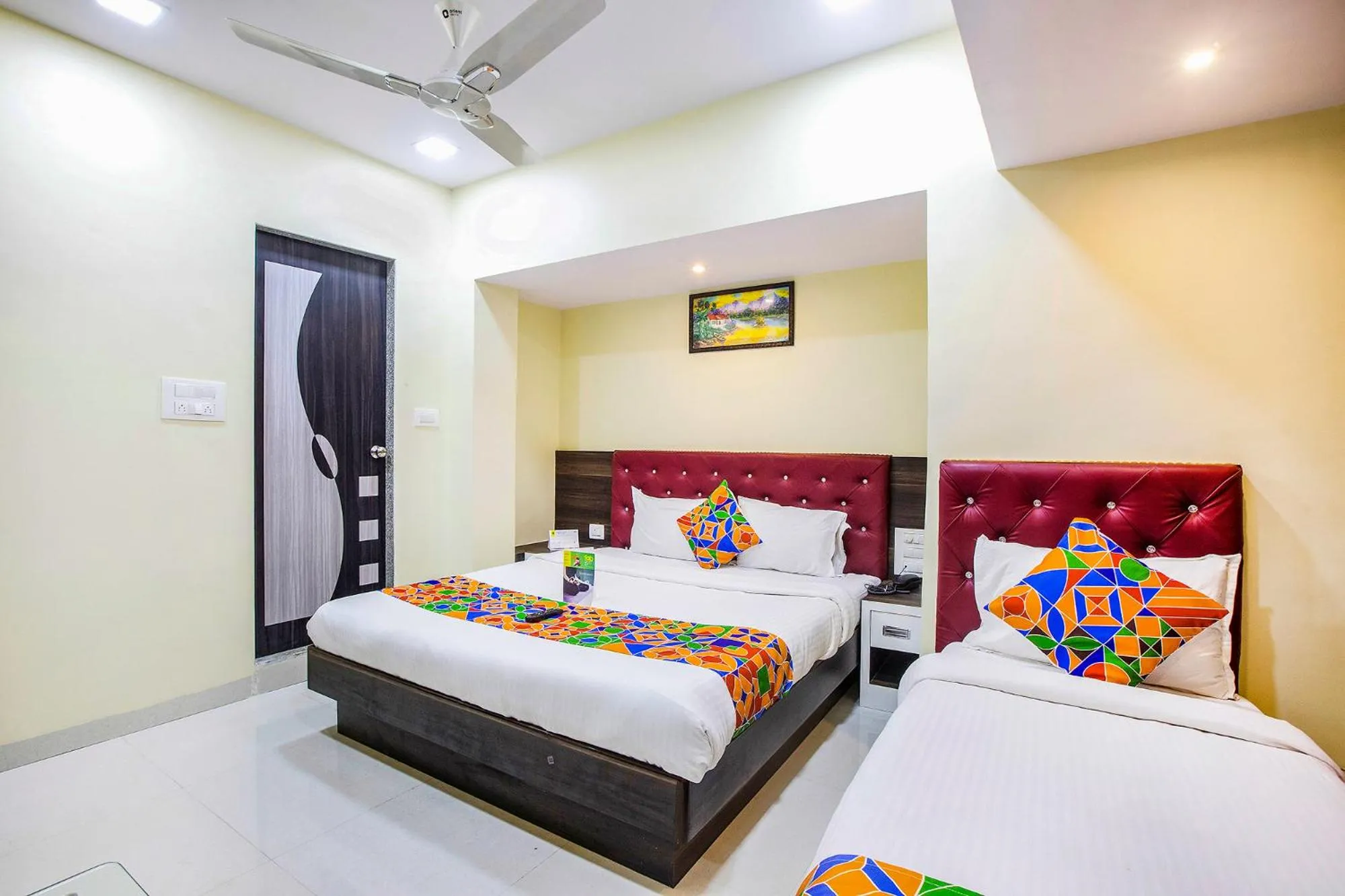 Coffee/tea facilities, Bed in FabExpress The Grand Kohinoor - Behind APMC