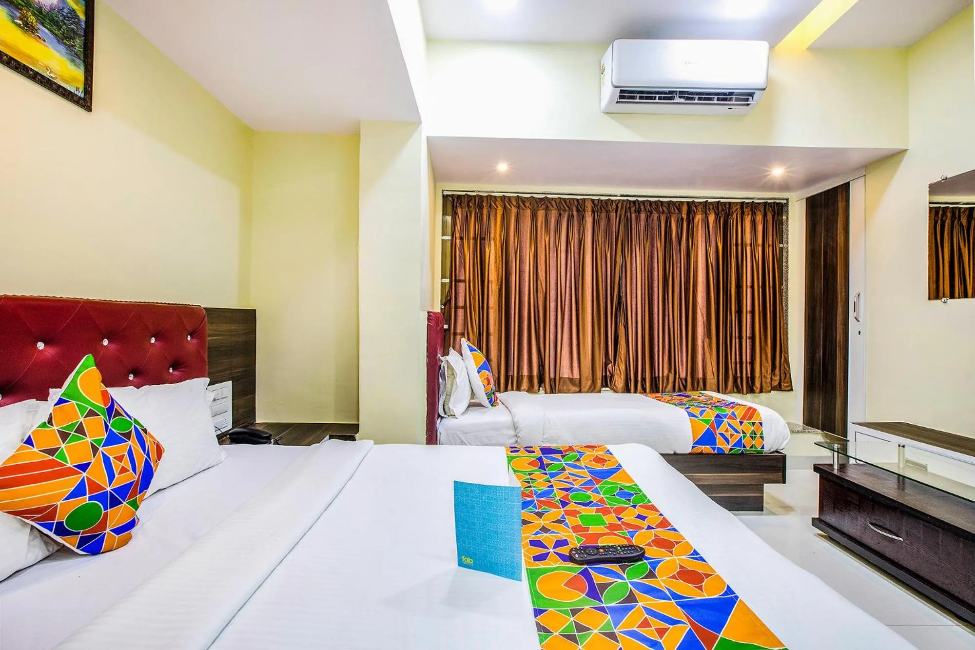 Bed in FabExpress The Grand Kohinoor - Behind APMC