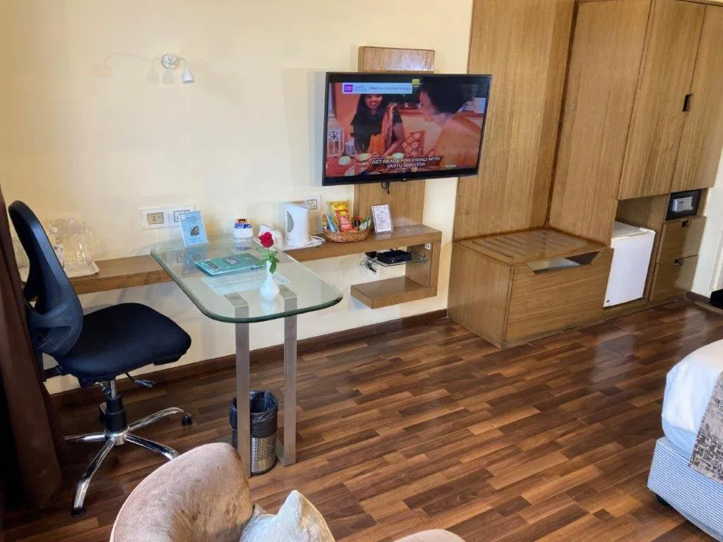 TV and multimedia in Hotel Ramanashree Richmond