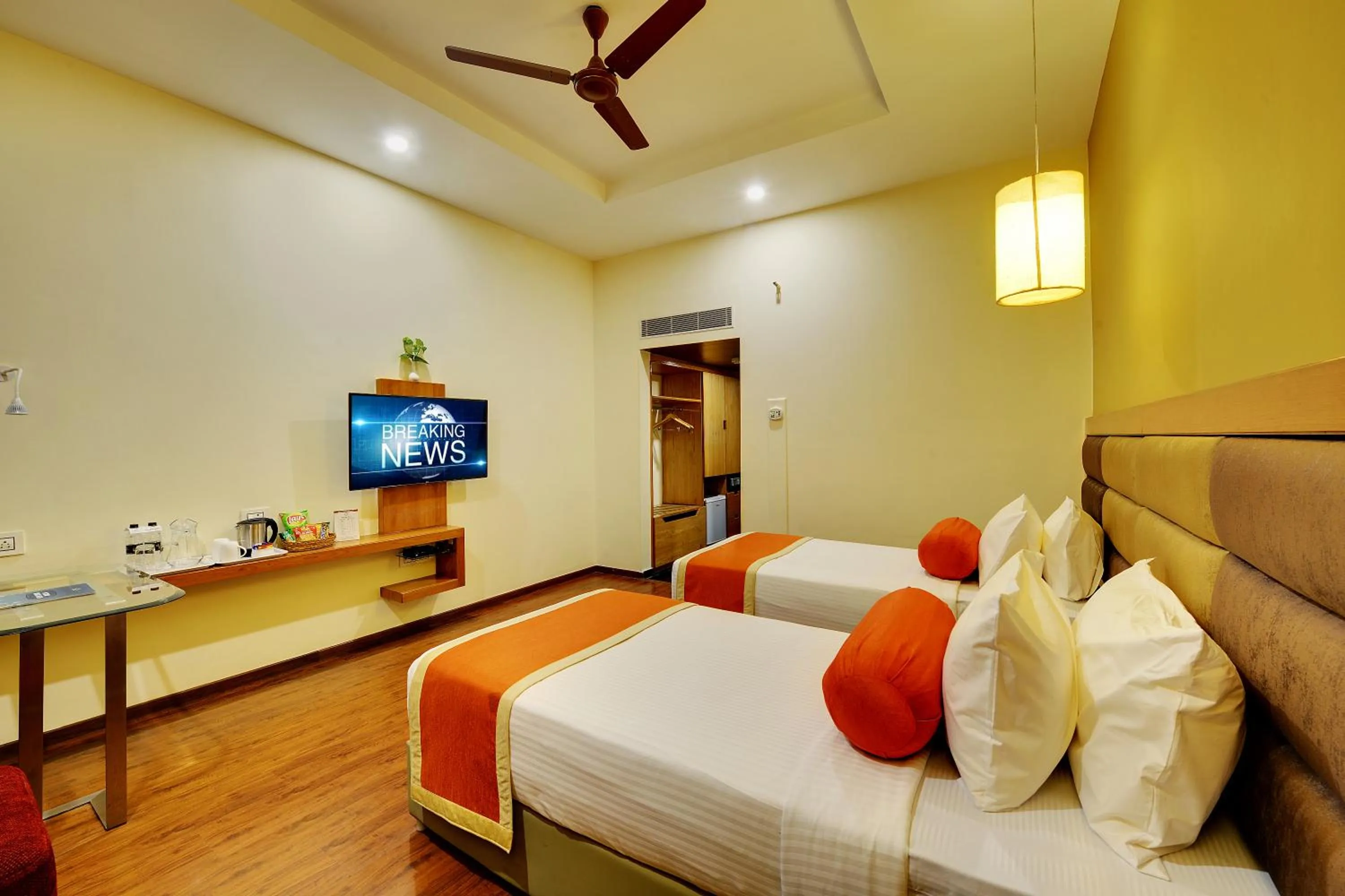 Bedroom, Bed in Hotel Ramanashree Richmond