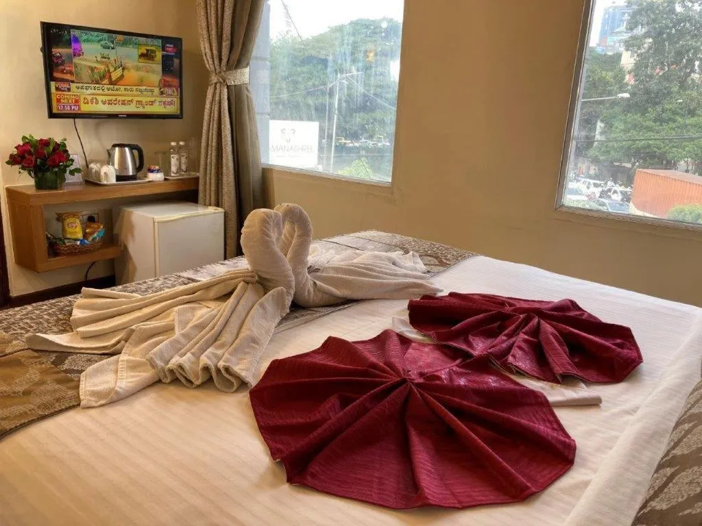 Bedroom, Bed in Hotel Ramanashree Richmond