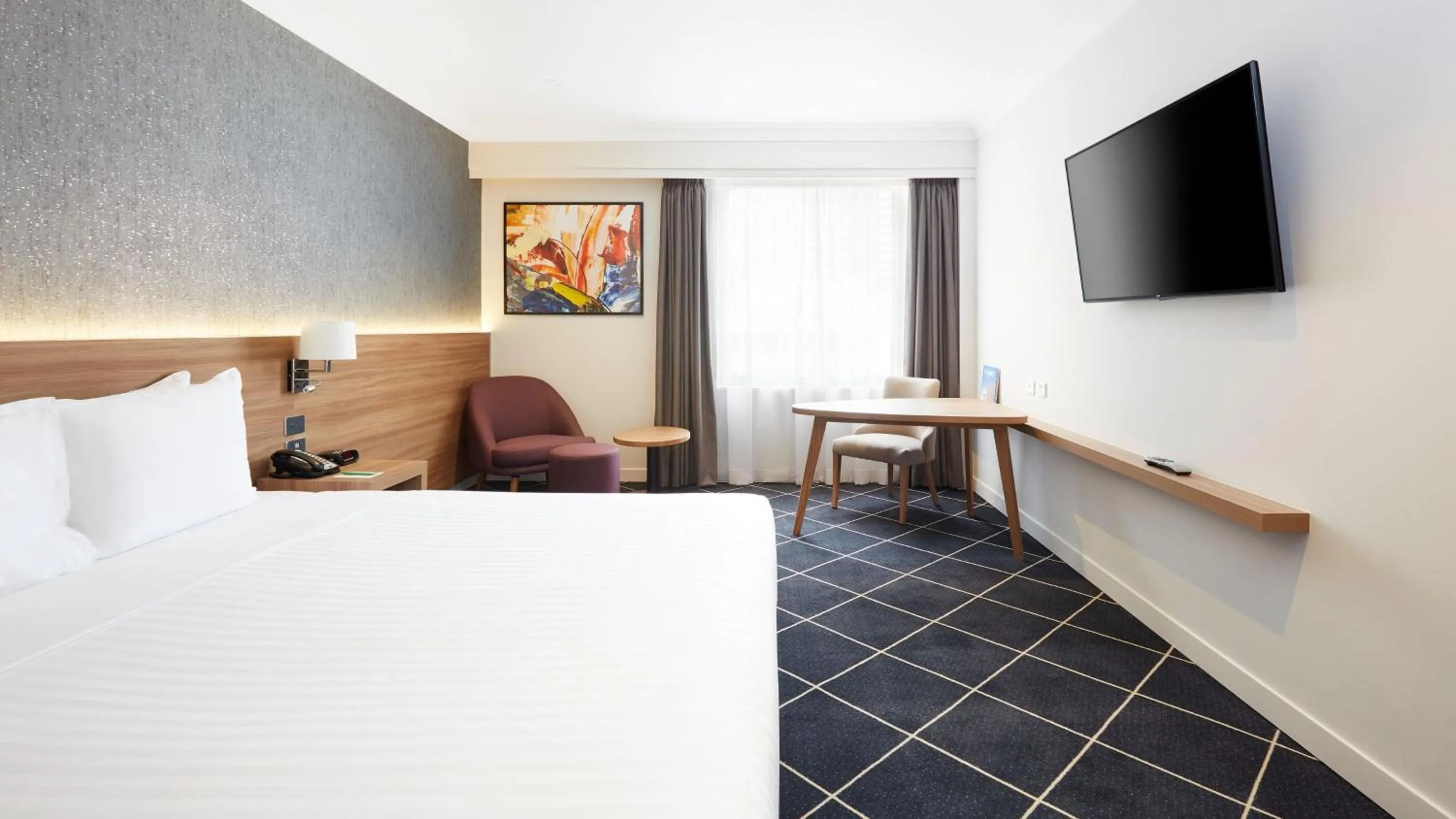 Photo of the whole room, Bed in Furama Darling Harbour