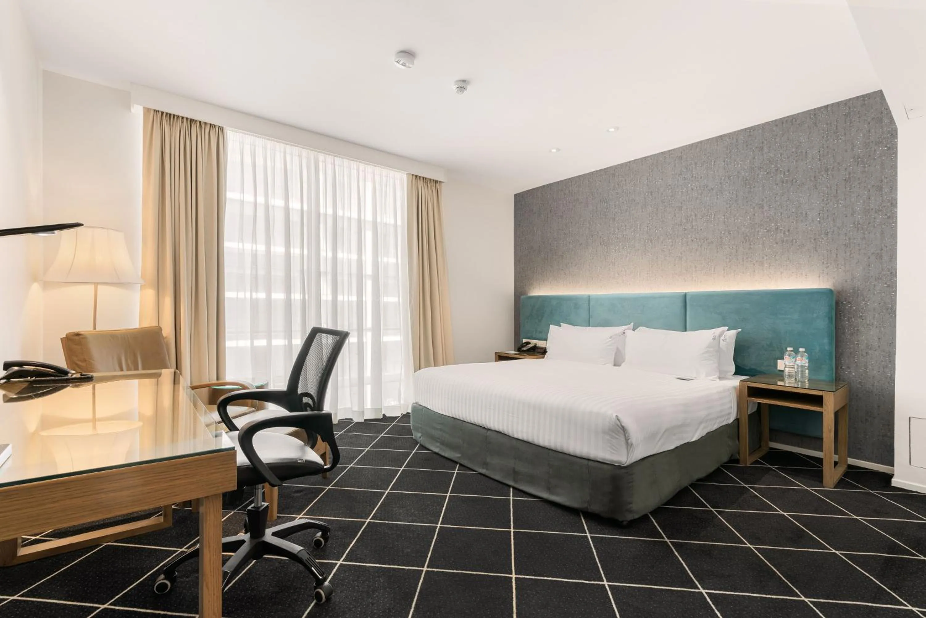 Photo of the whole room, Bed in Furama Darling Harbour