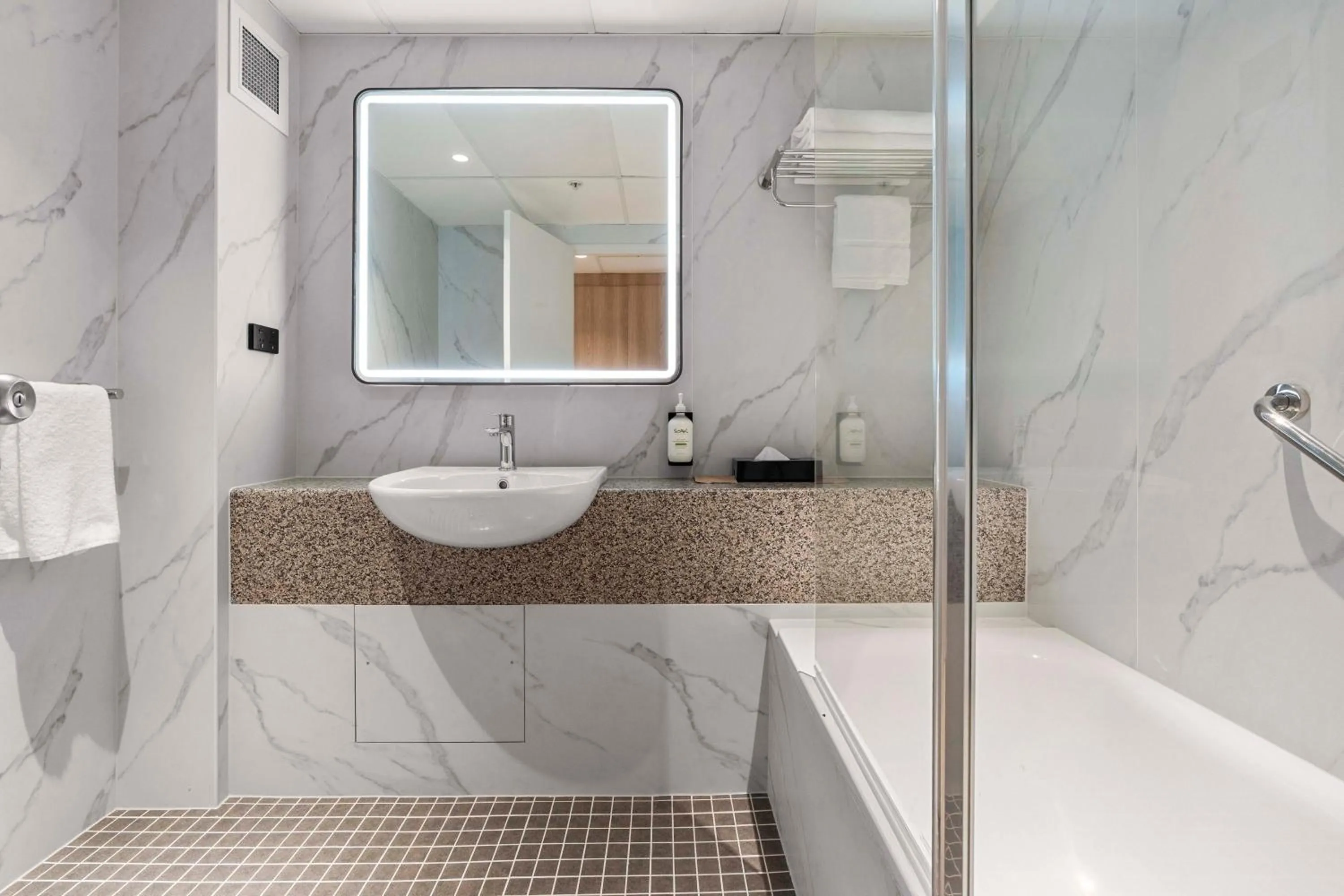 Shower in Furama Darling Harbour