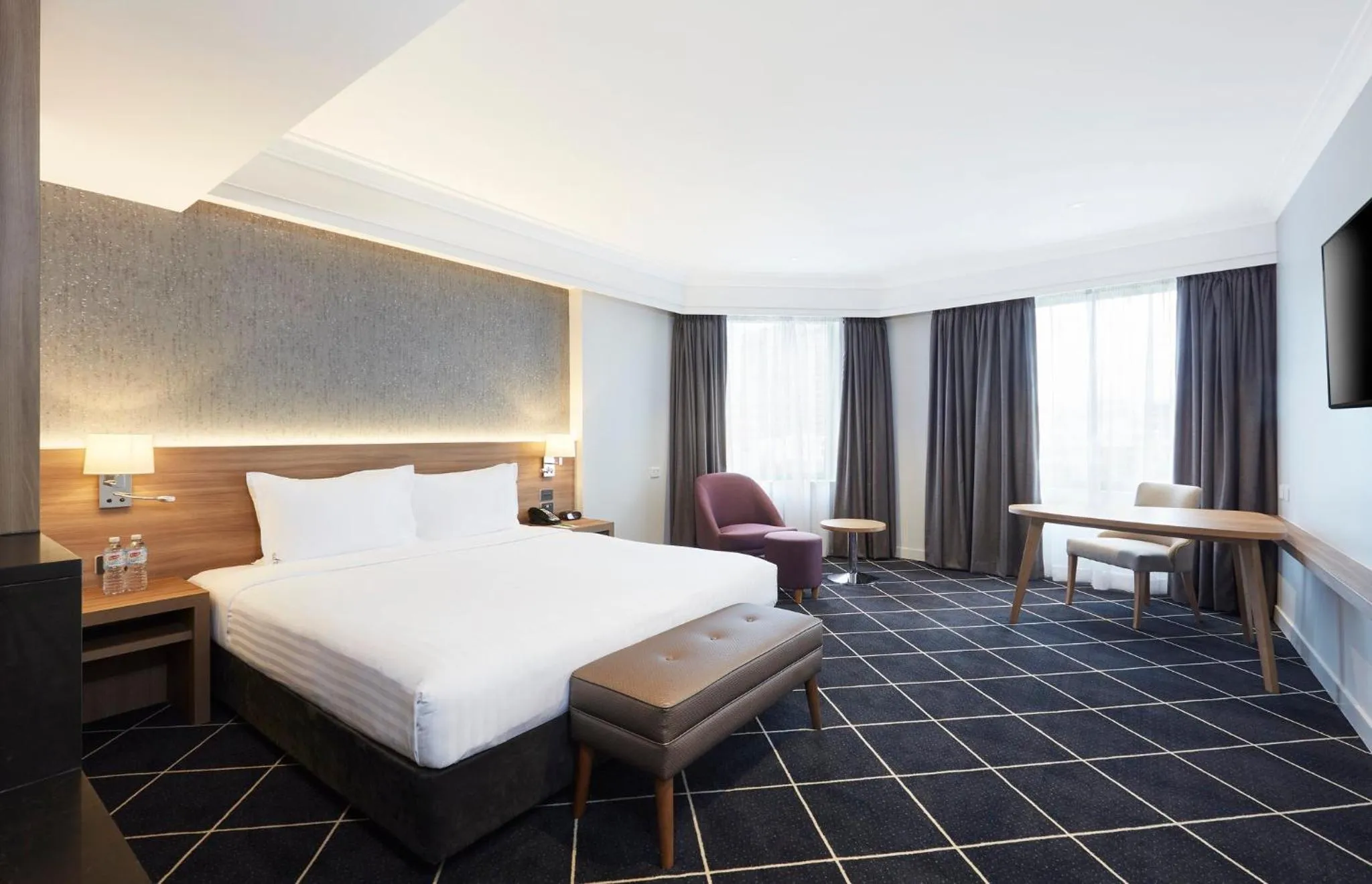 Bedroom, Bed in Furama Darling Harbour