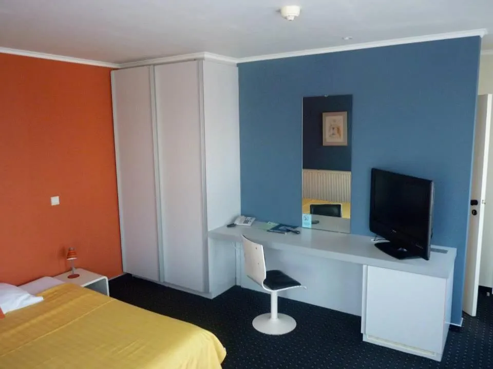 Seating area, Bed in Hotel De Swaen