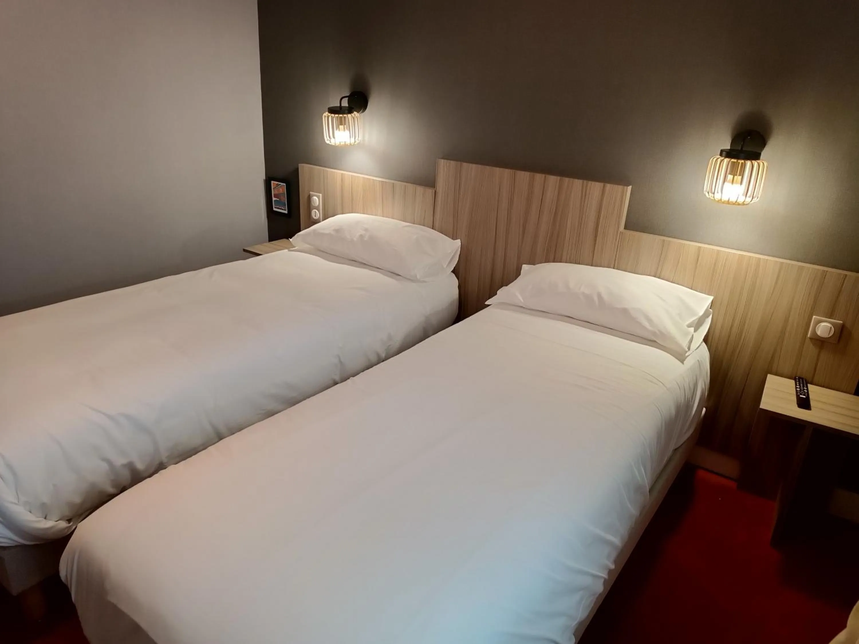 Bed in Contact Hôtel des Deux Moulins Limoges - Proche de la gare