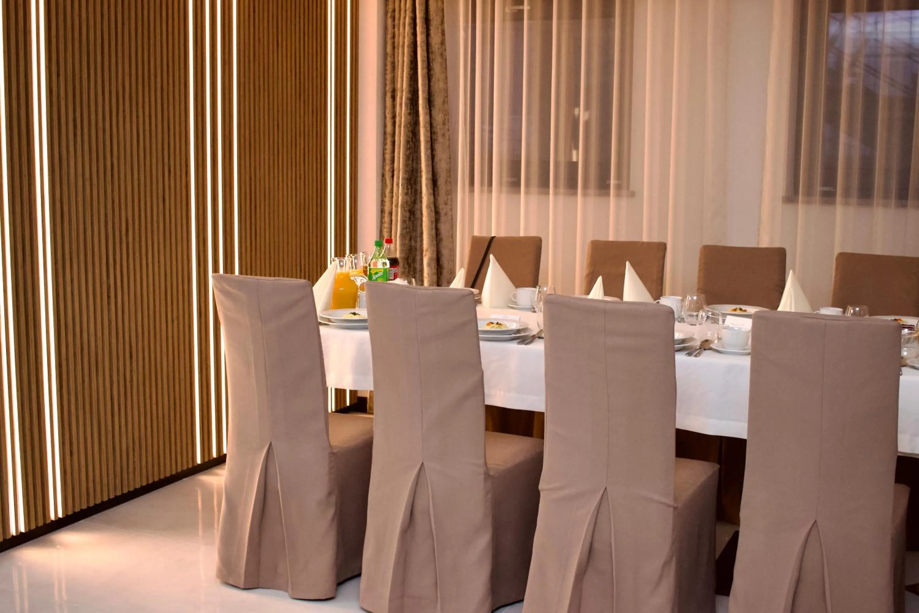 Restaurant/places to eat in Hotel Lazur SPA & Conference