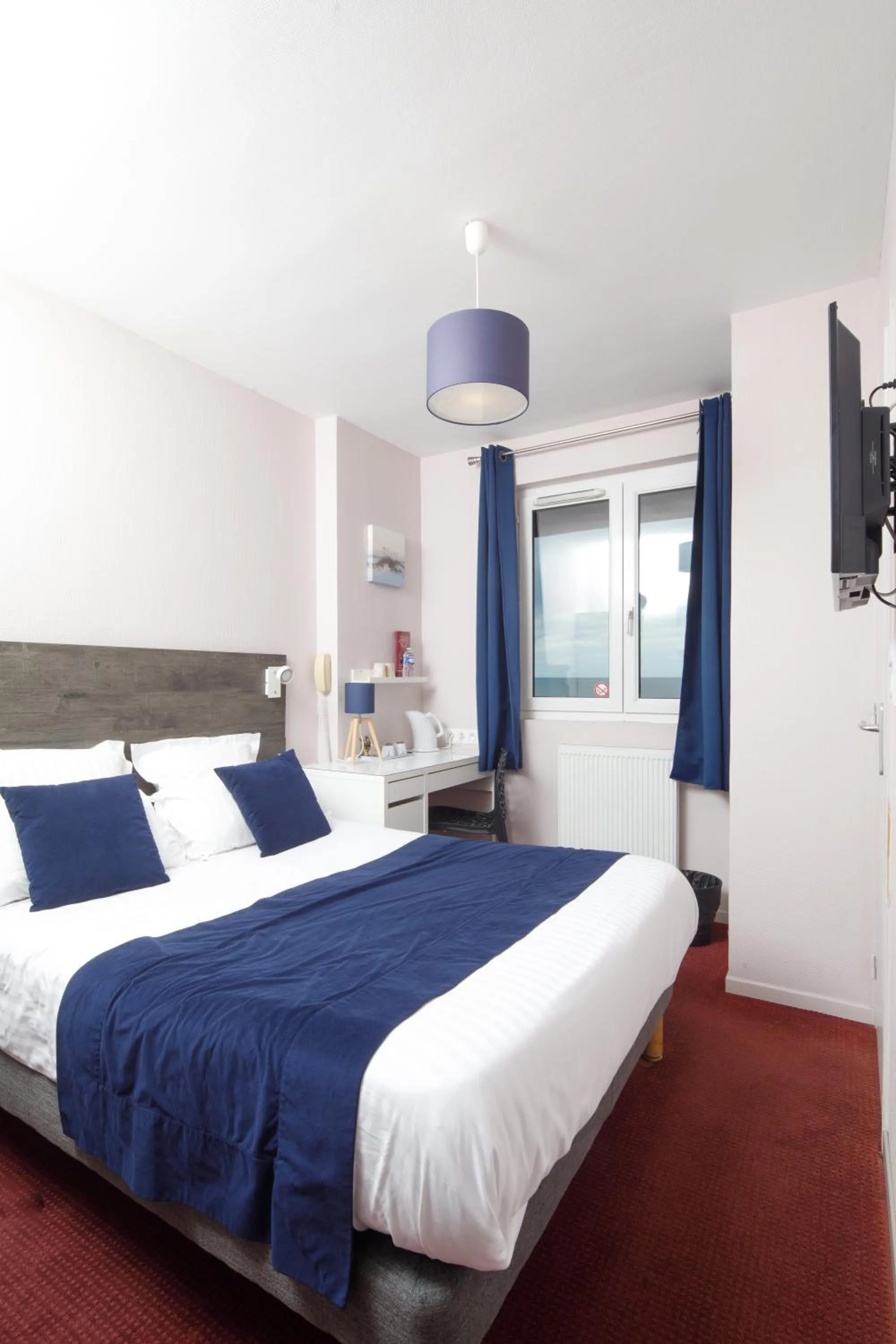 Bed in Saint Aubin Logis Hôtel & Restaurant