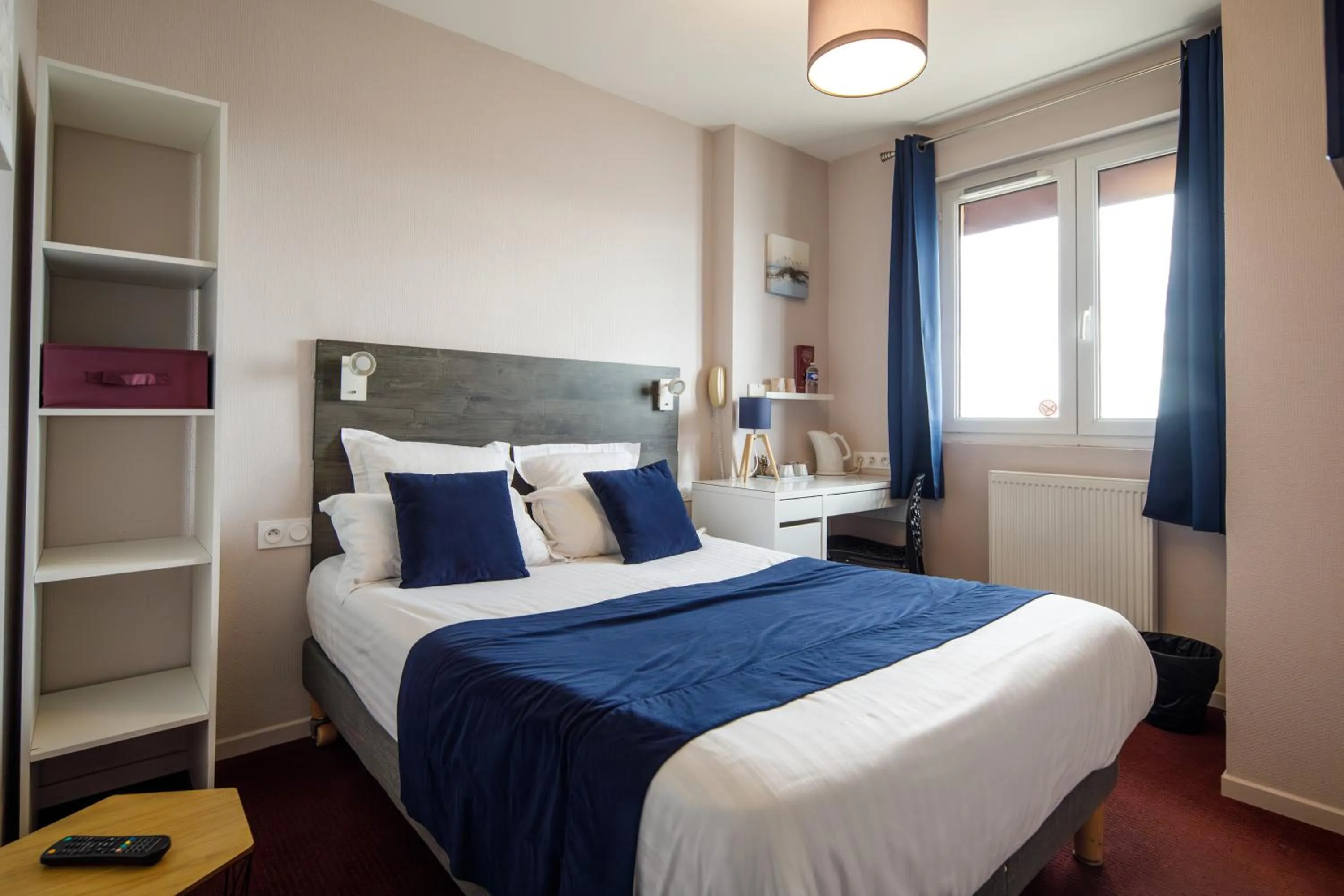 Bed in Saint Aubin Logis Hôtel & Restaurant