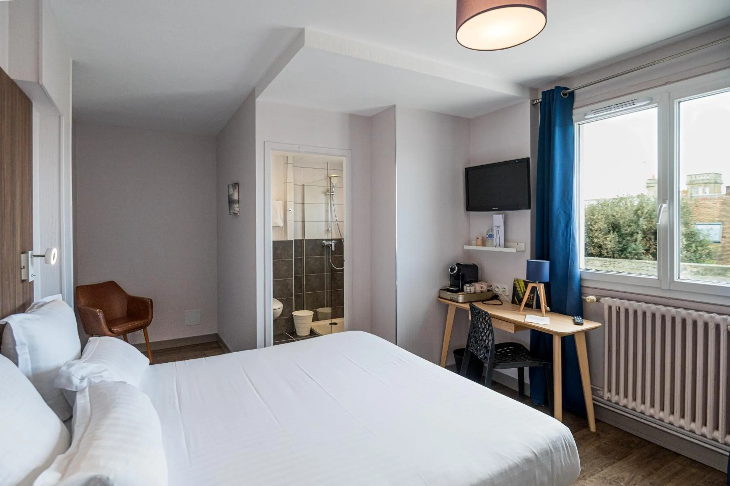 Bed in Saint Aubin Logis Hôtel & Restaurant