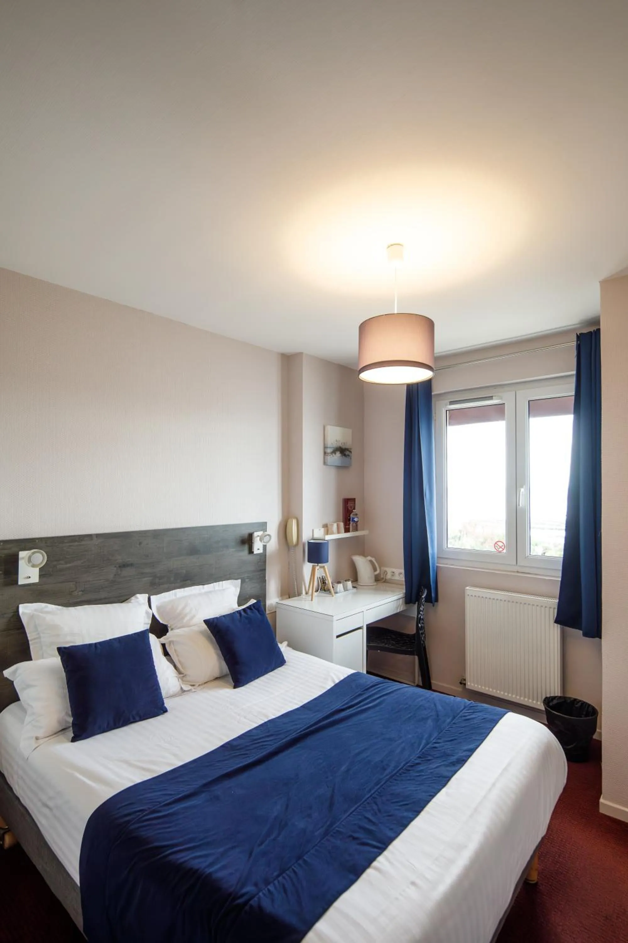 Bed in Saint Aubin Logis Hôtel & Restaurant