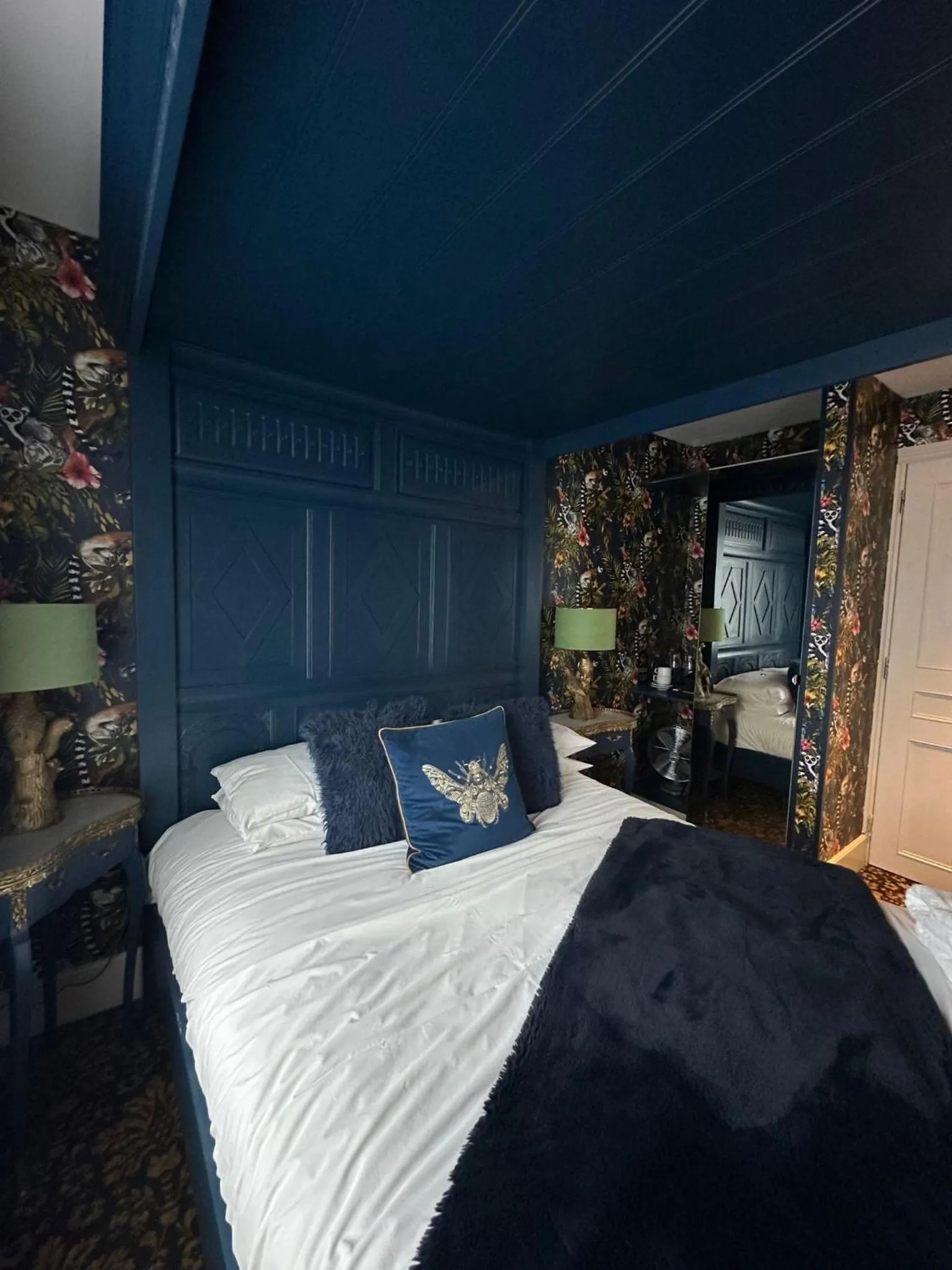 Bedroom in OYO The Townhouse