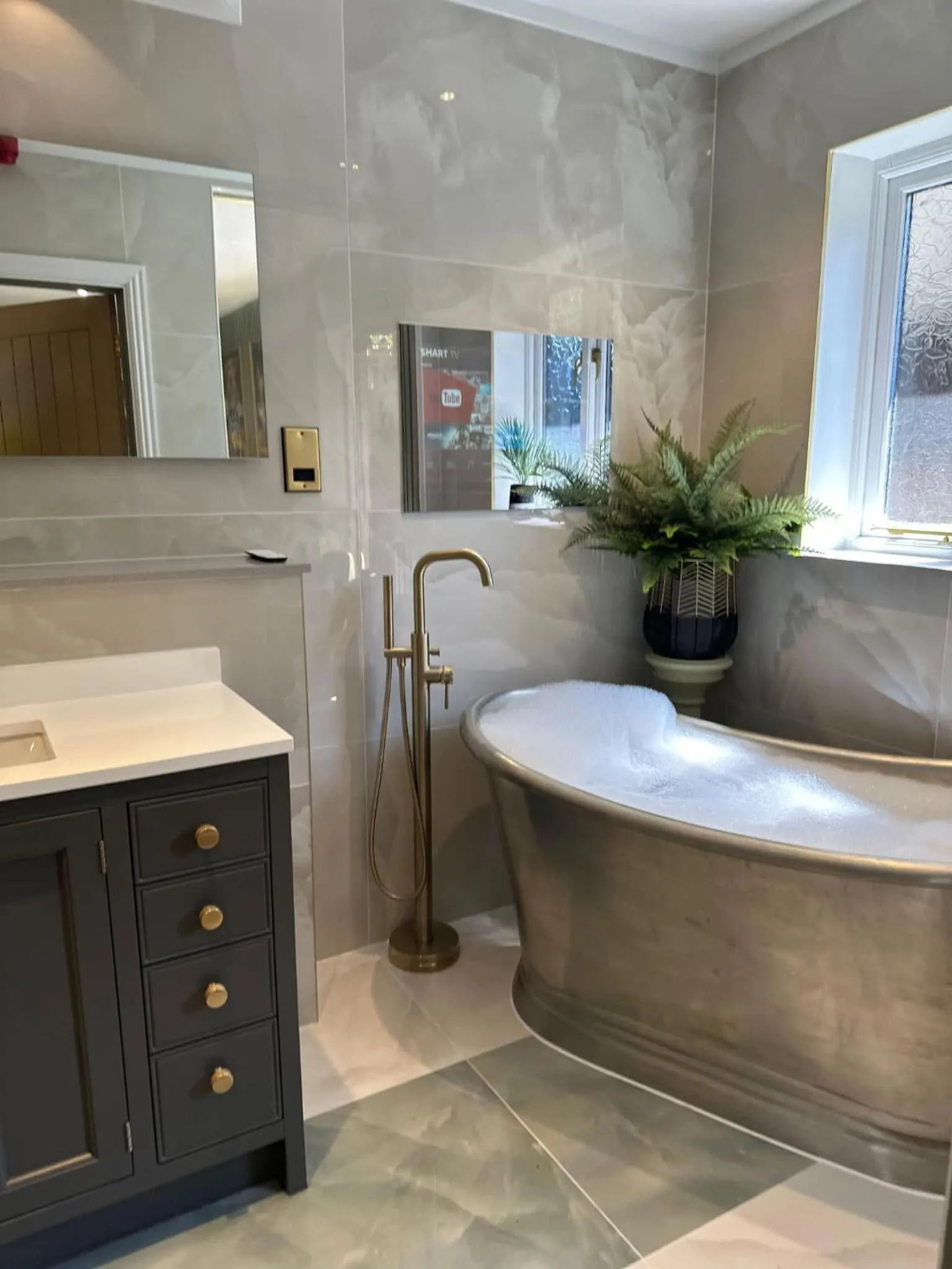 Bathroom in OYO The Townhouse