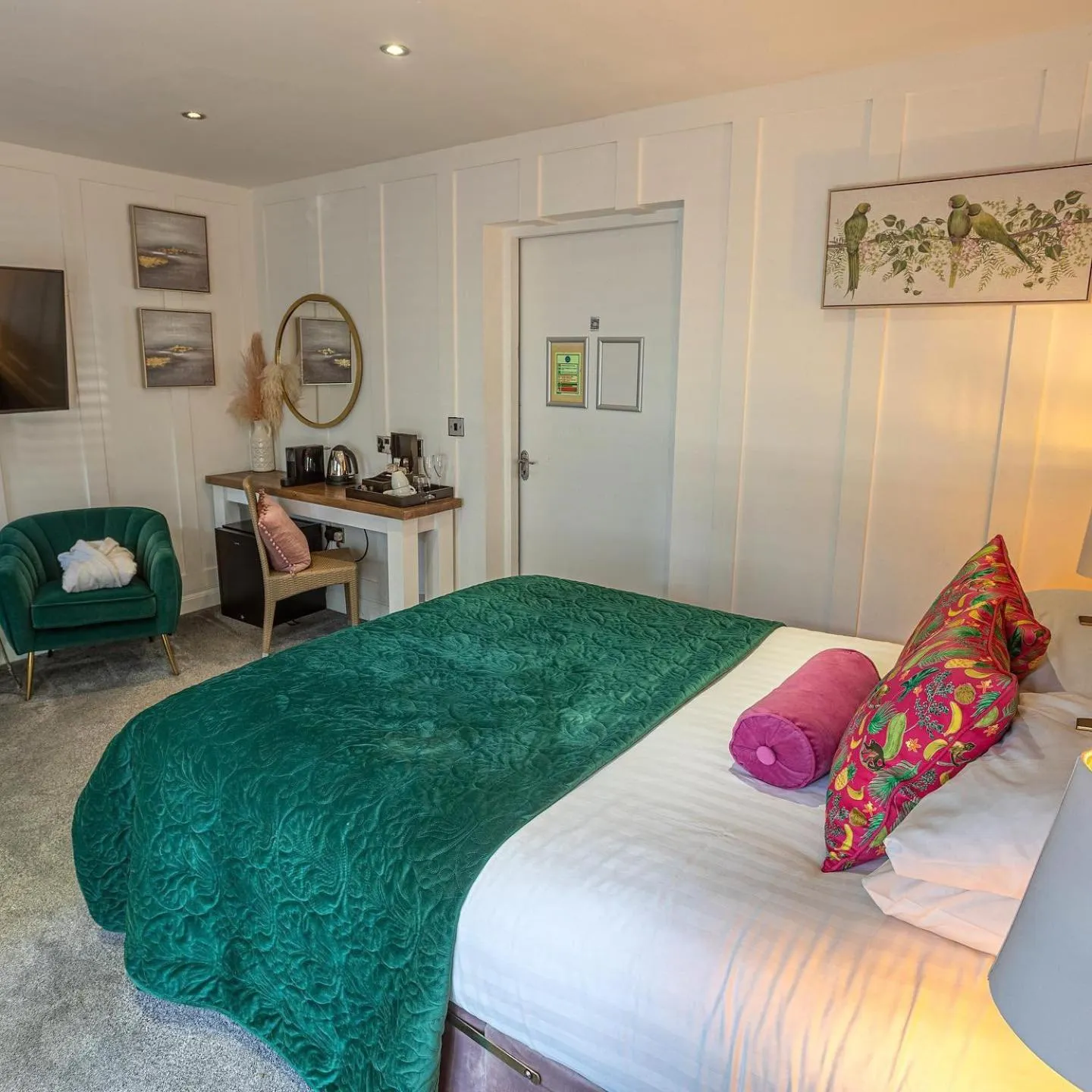 Bedroom in OYO The Townhouse