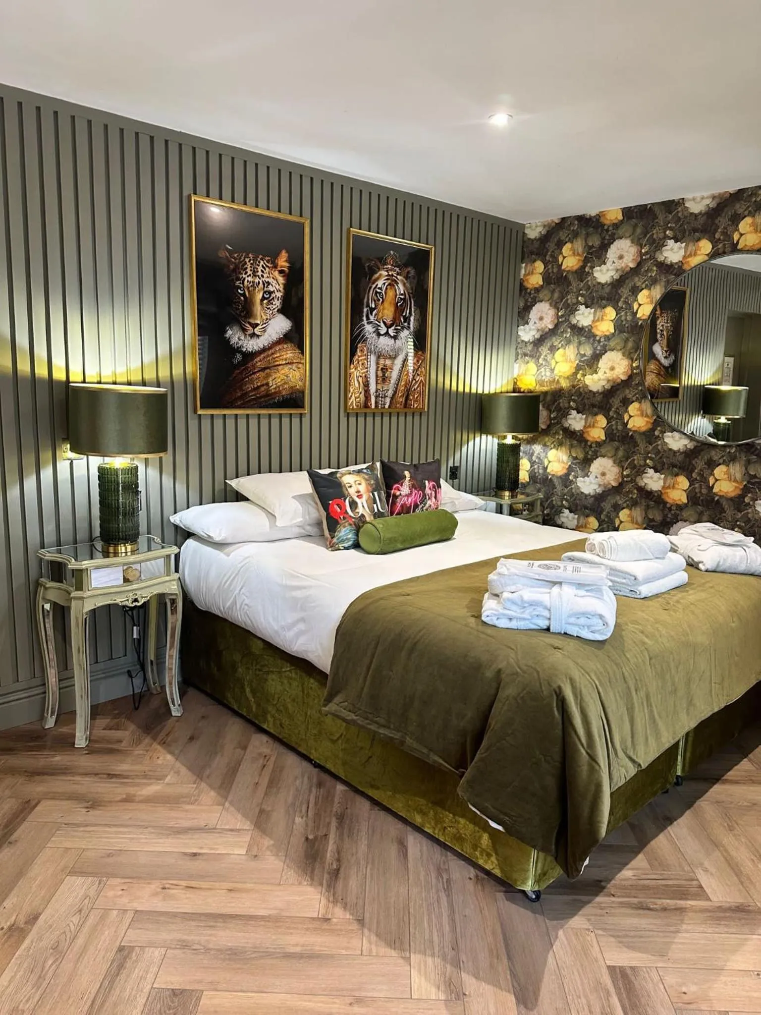 Bedroom in OYO The Townhouse