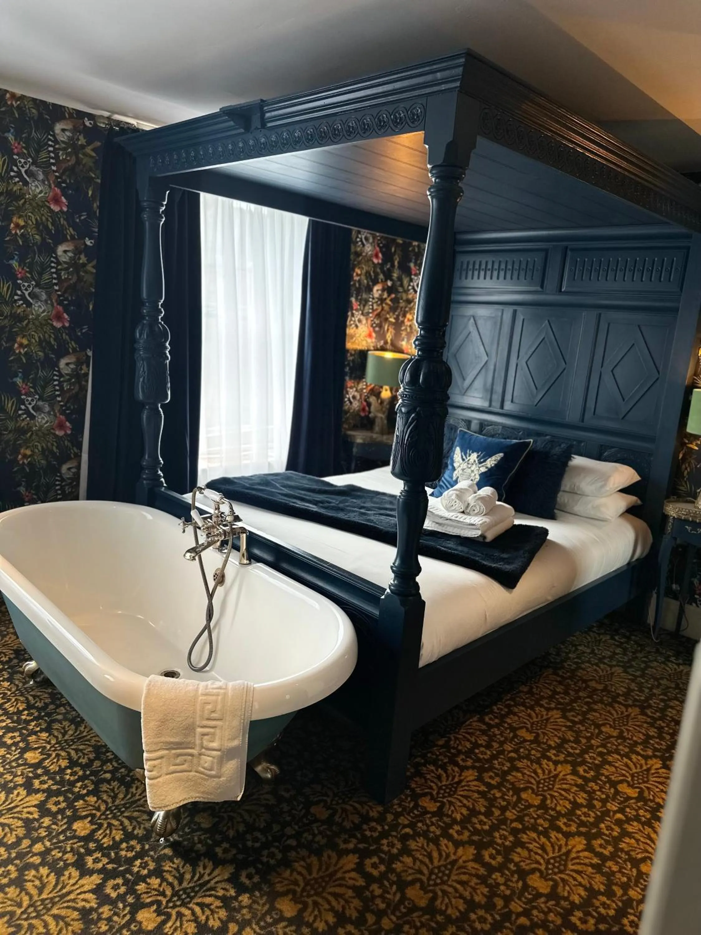 Bedroom in OYO The Townhouse