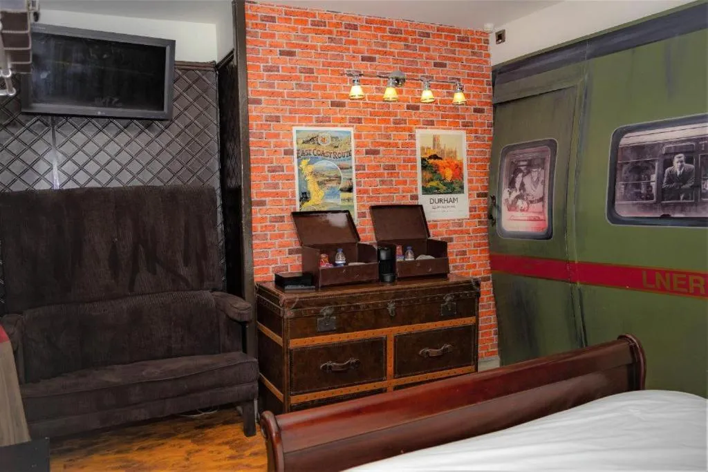 Bedroom in OYO The Townhouse