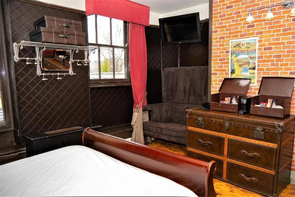 Bedroom in OYO The Townhouse