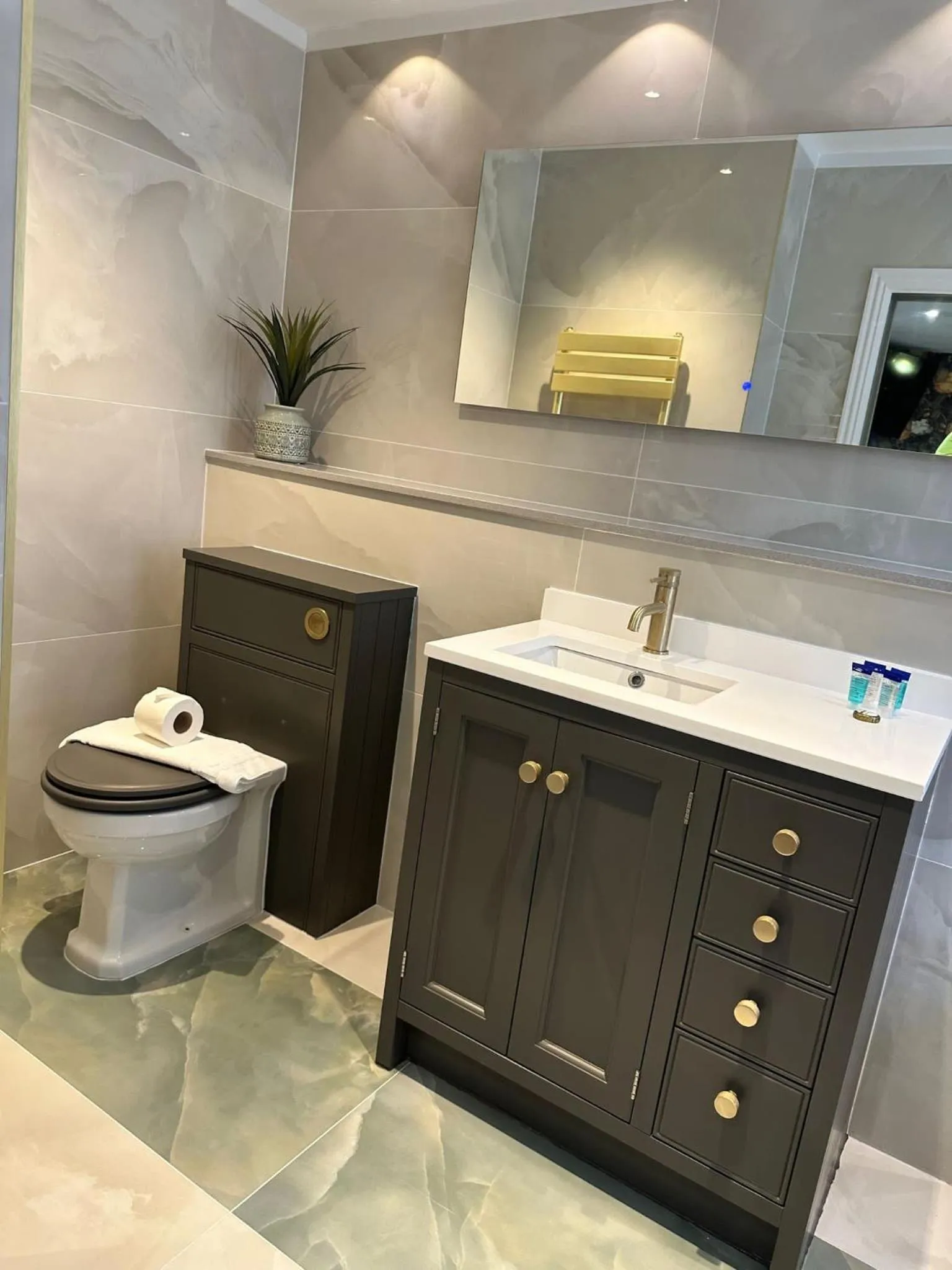 Bathroom in OYO The Townhouse