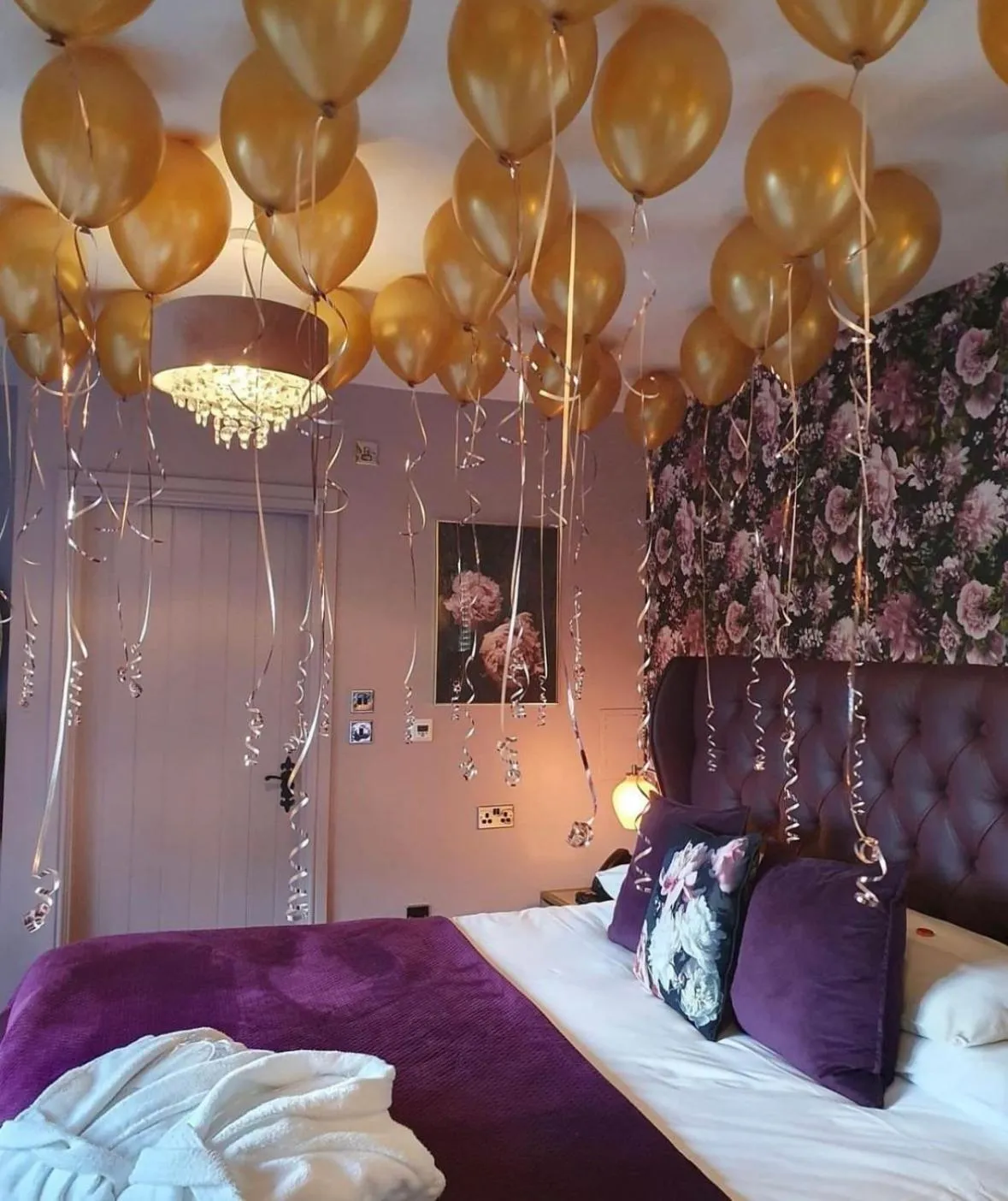 Bedroom in OYO The Townhouse