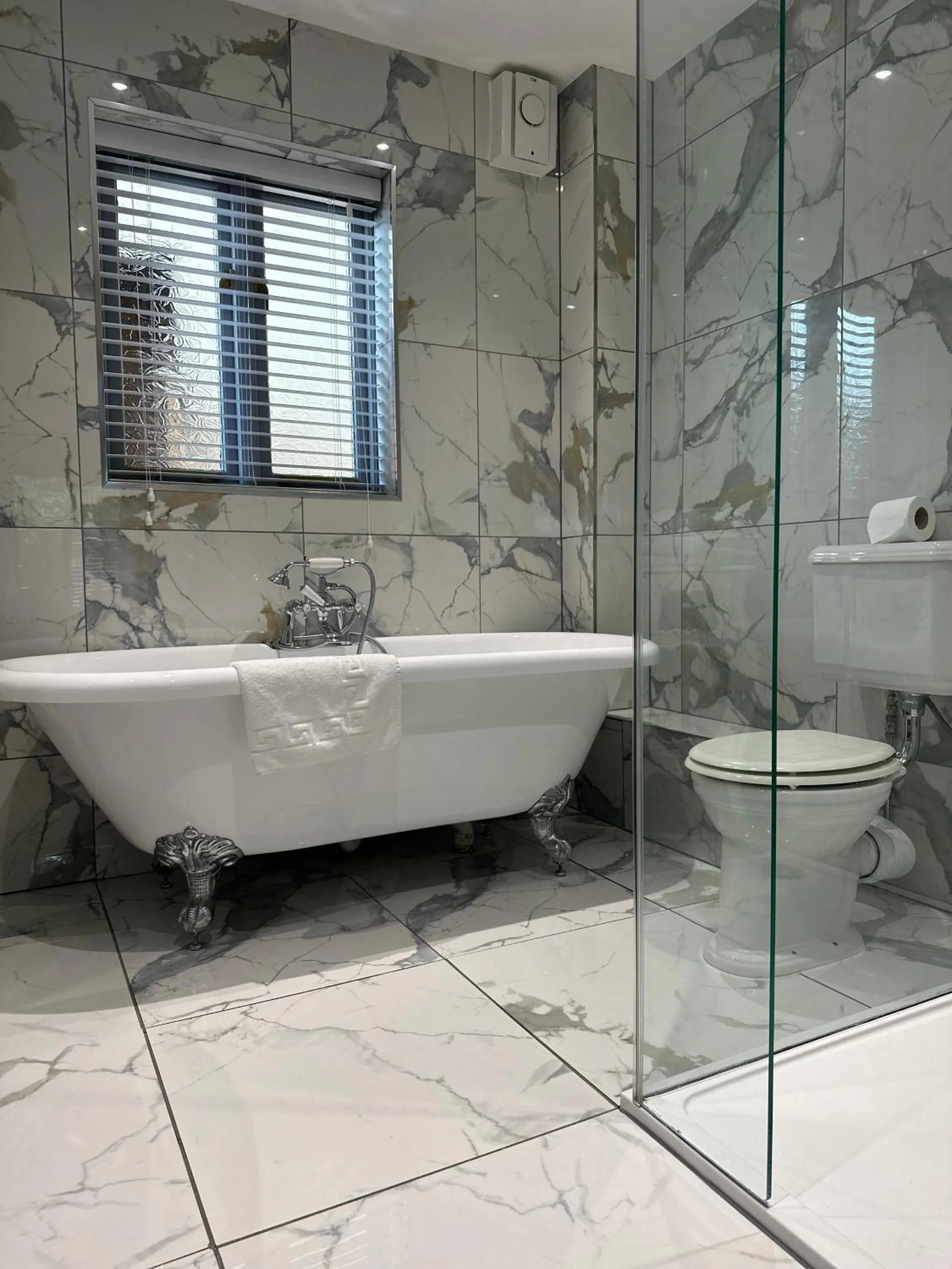 Bathroom in OYO The Townhouse