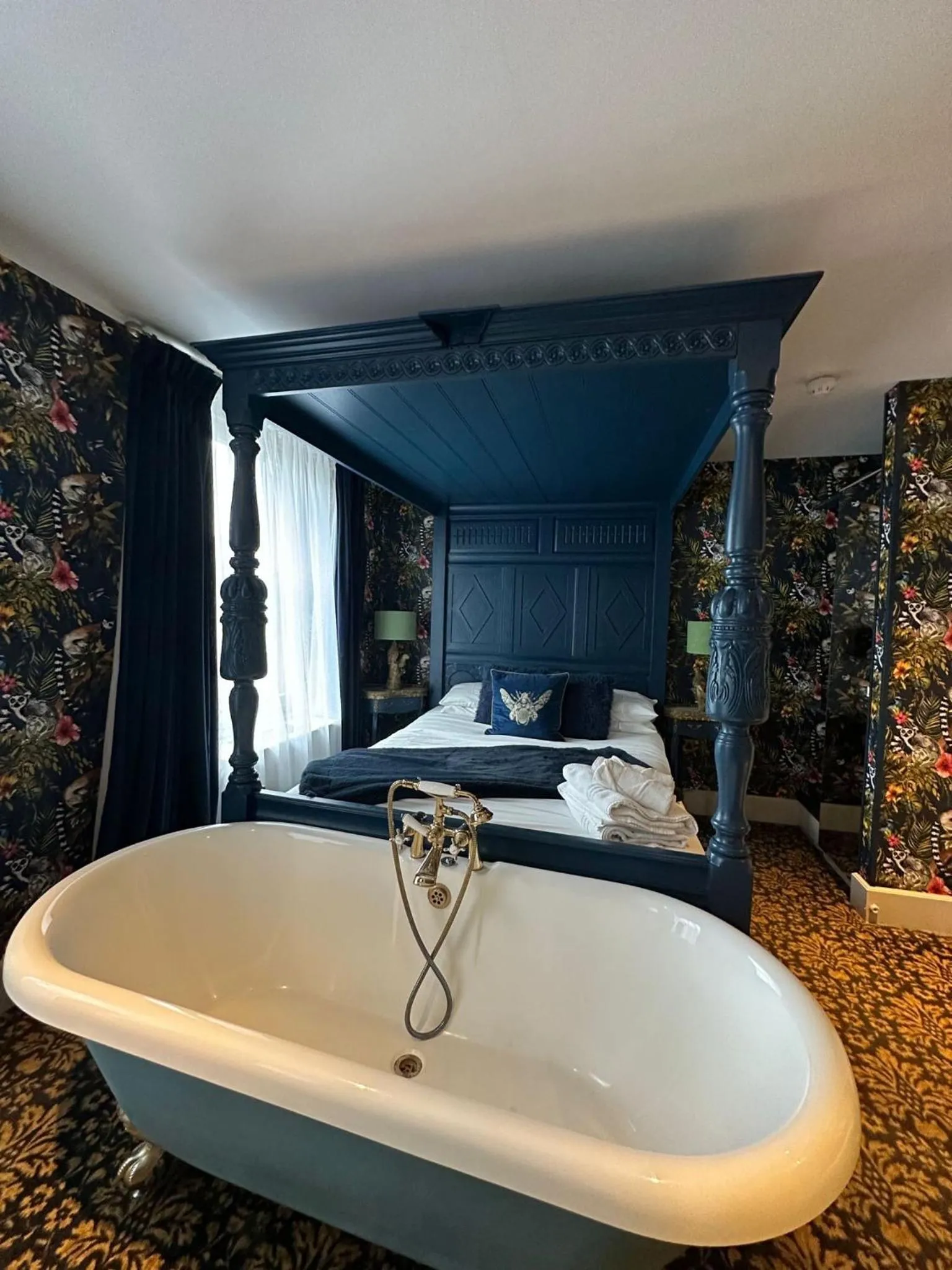 Bedroom in OYO The Townhouse