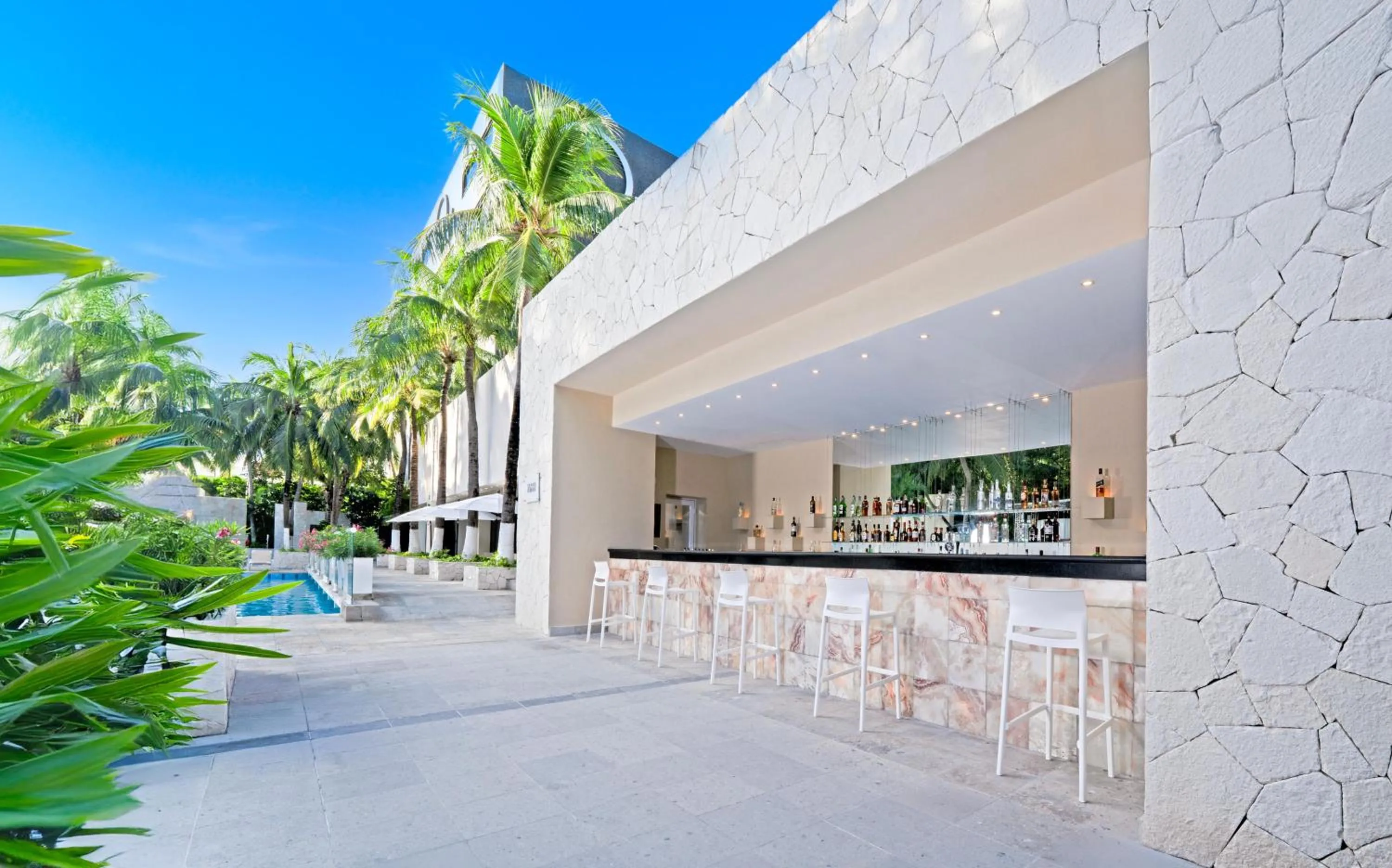 Lounge or bar in Smart Cancun the Urban Oasis