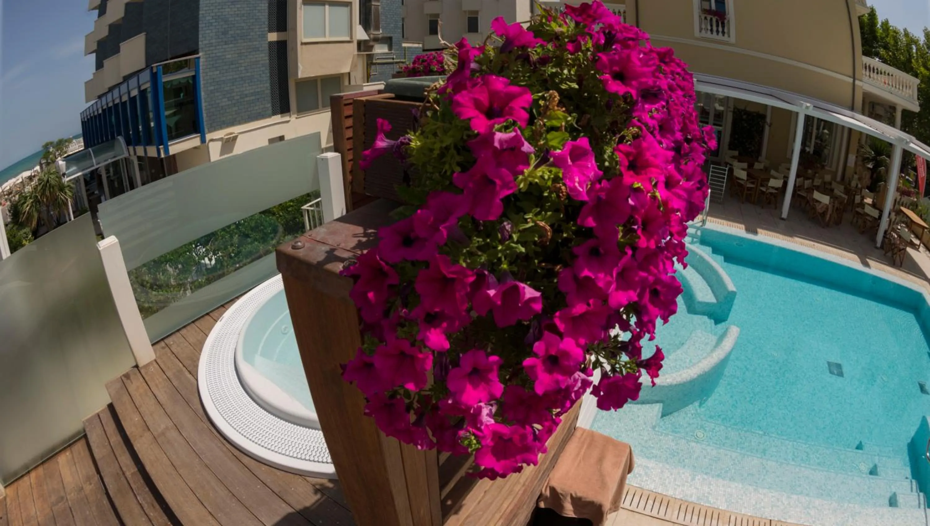 Swimming pool in Novecento Suite Hotel