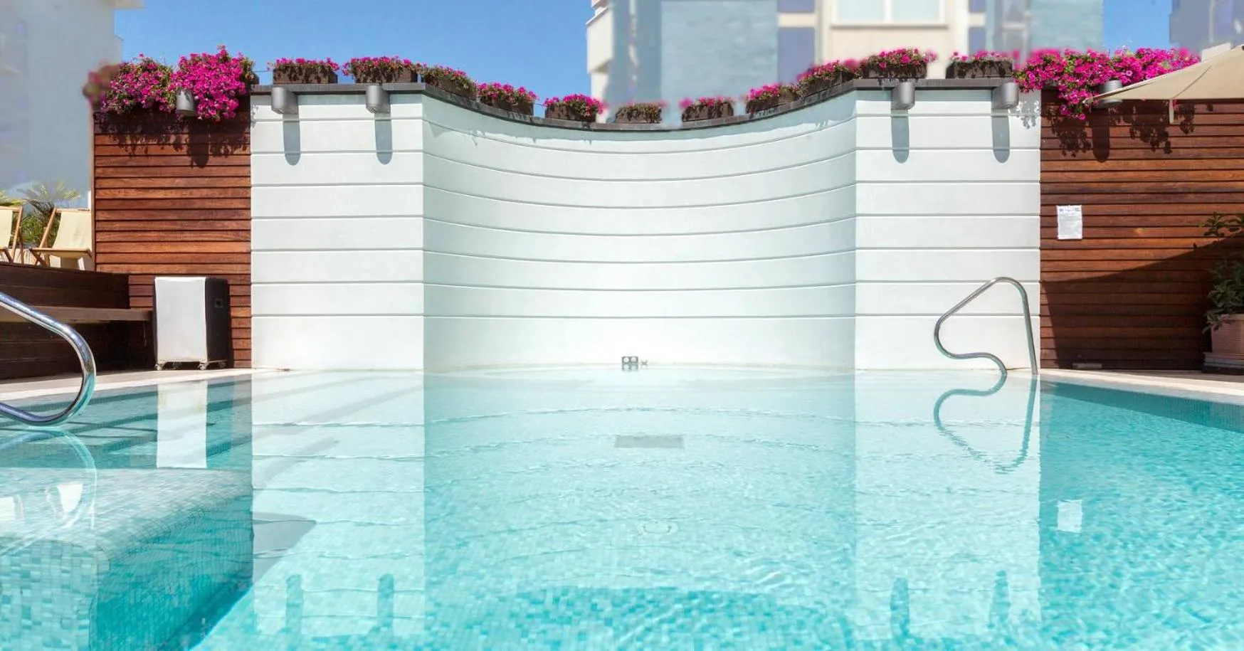 Swimming pool in Novecento Suite Hotel