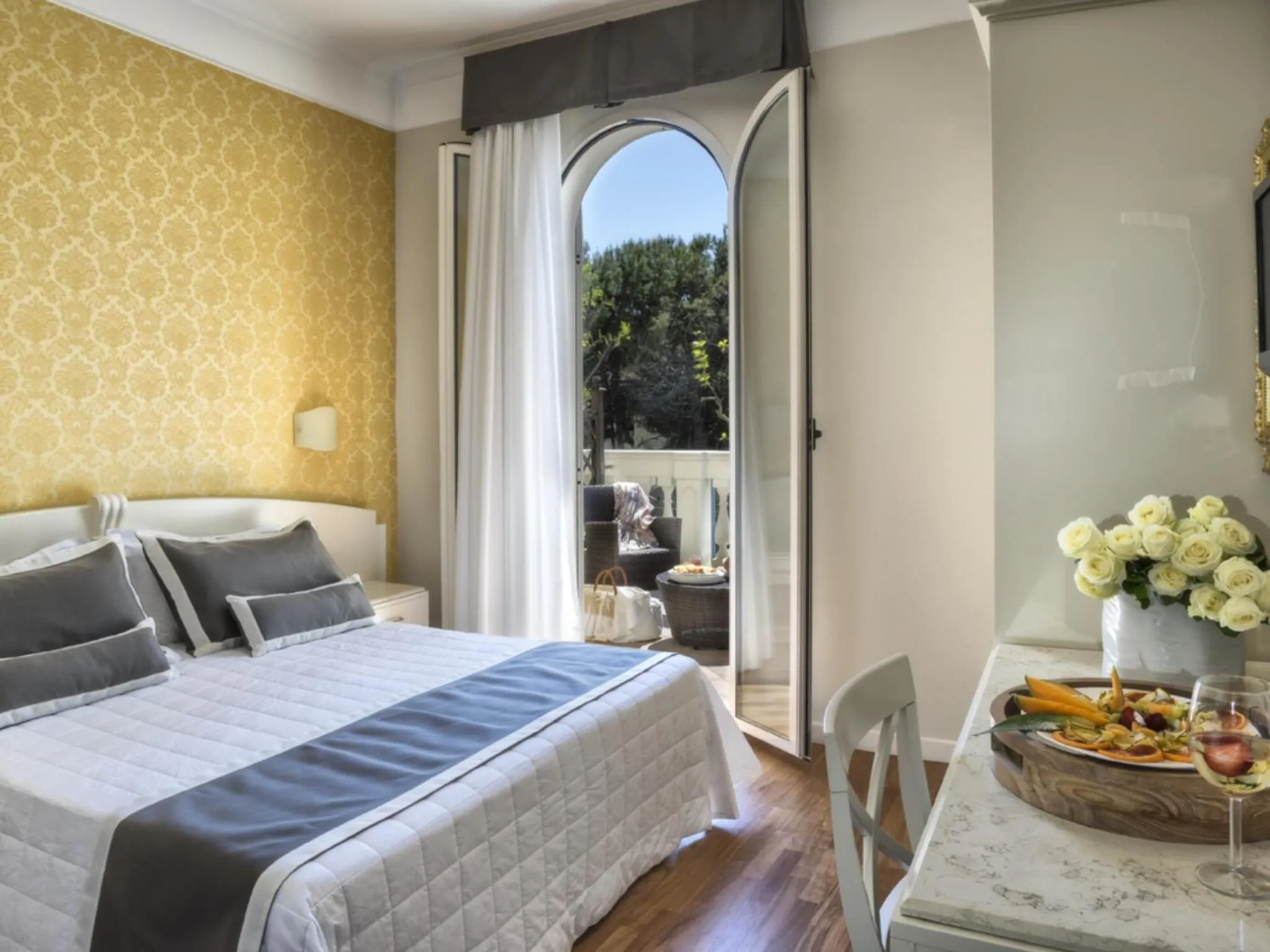 Photo of the whole room in Novecento Suite Hotel