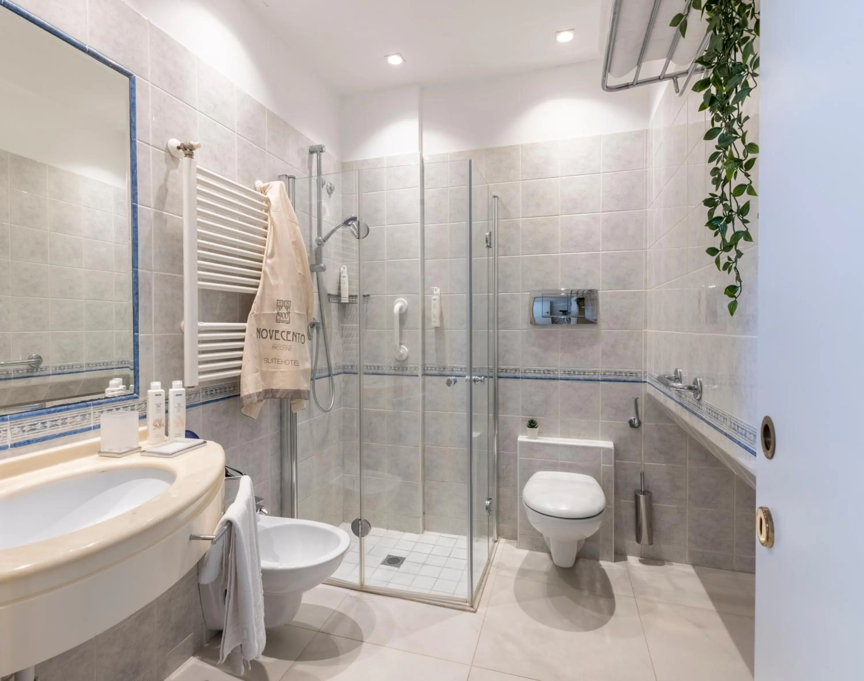 Bathroom in Novecento Suite Hotel