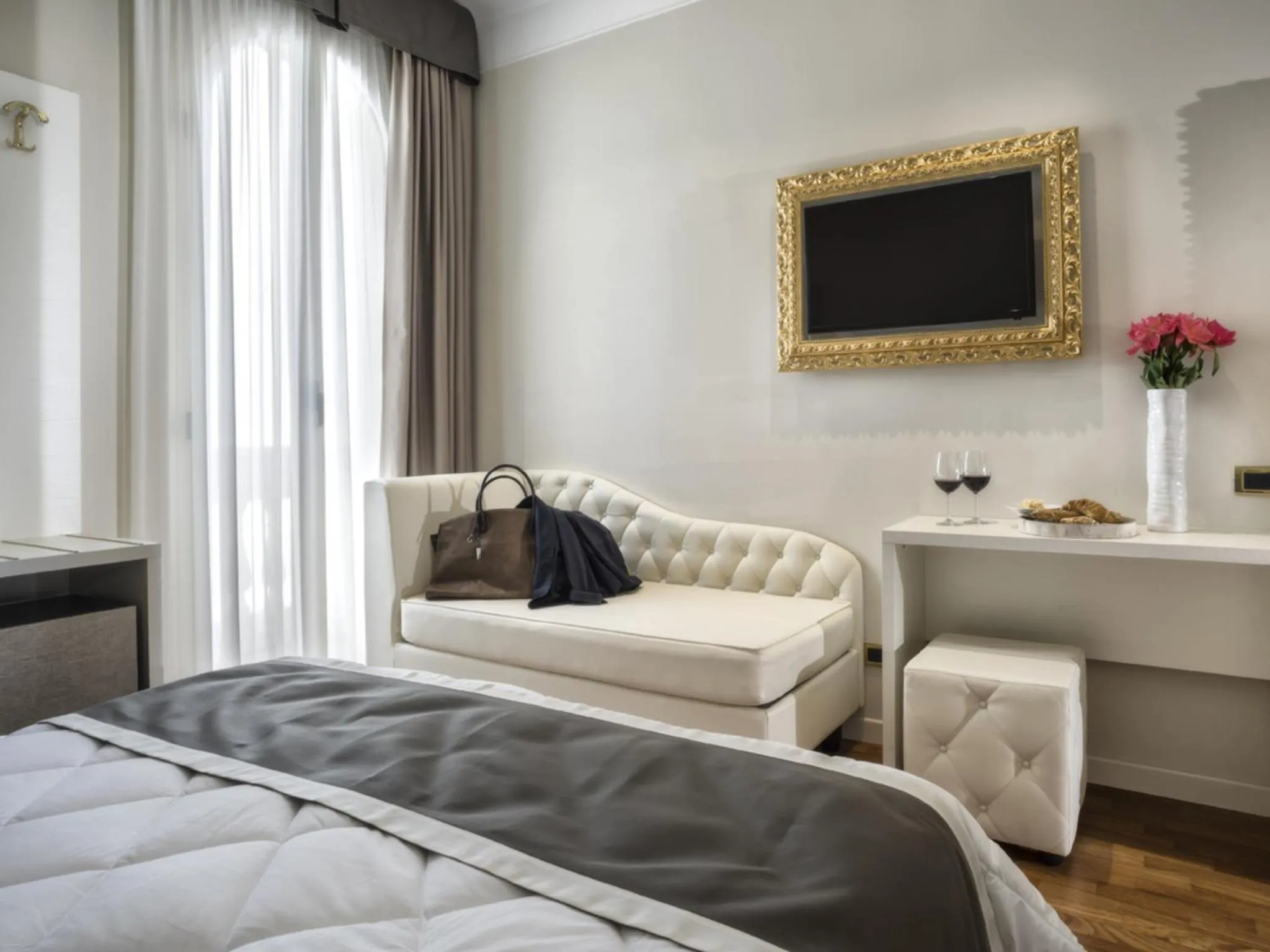 Bedroom in Novecento Suite Hotel