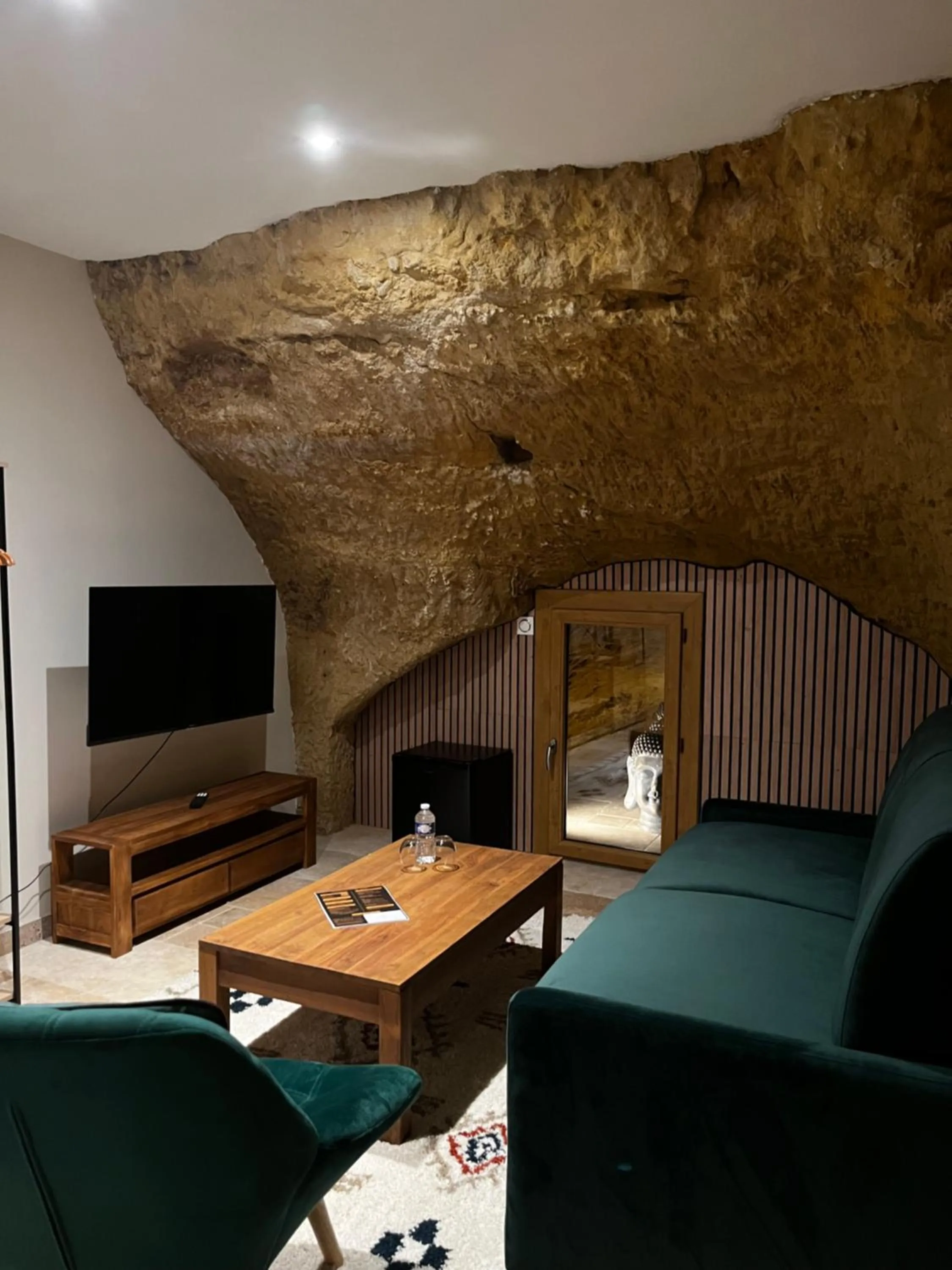 Living room in Hôtel-Restaurant-Chambre Insolite Spa - Le XII de Luynes