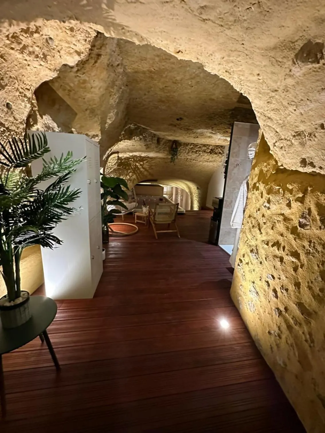 Spa and wellness centre/facilities in Hôtel-Restaurant-Chambre Insolite Spa - Le XII de Luynes