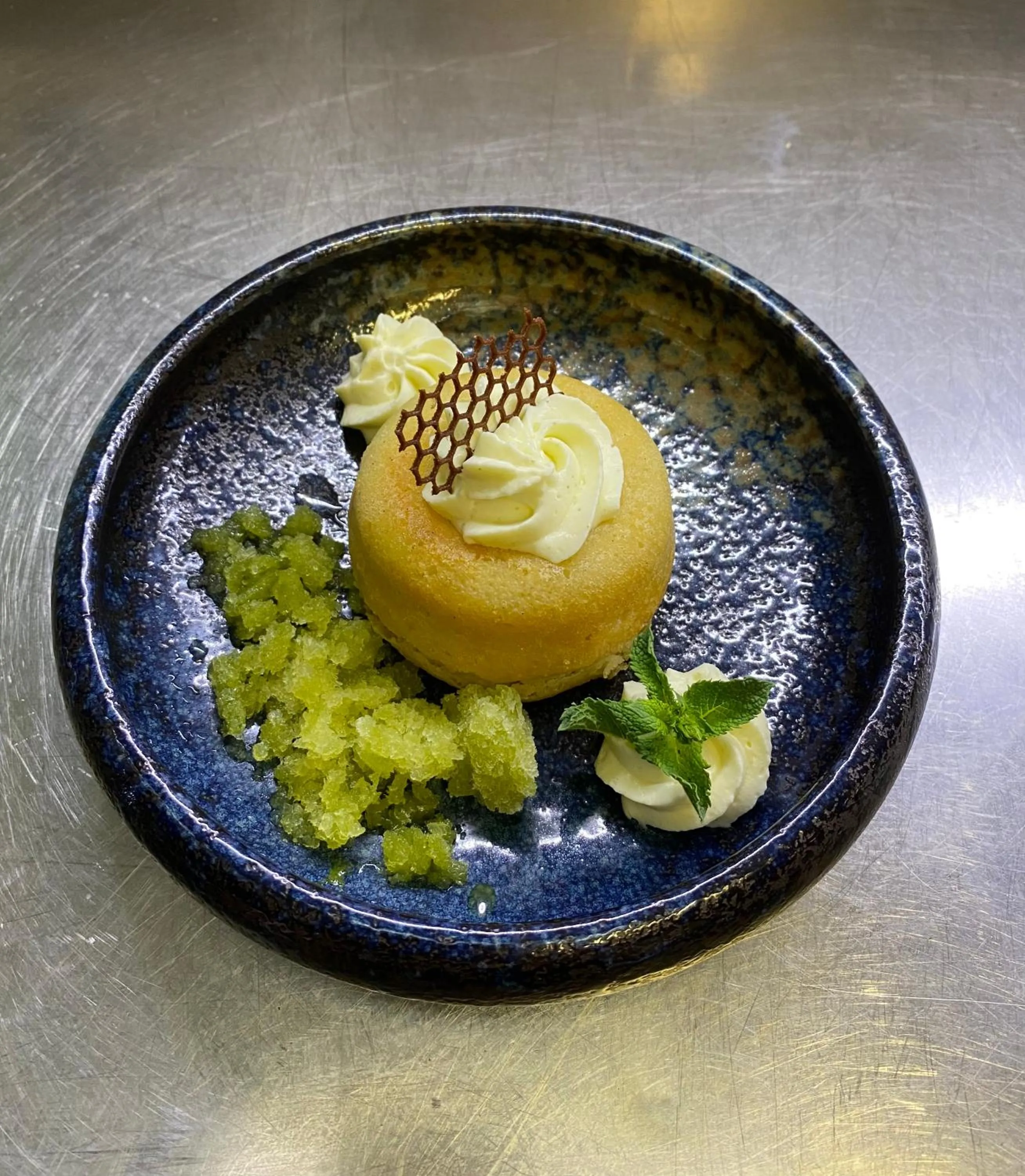 Food and drinks in Hôtel-Restaurant-Chambre Insolite Spa - Le XII de Luynes