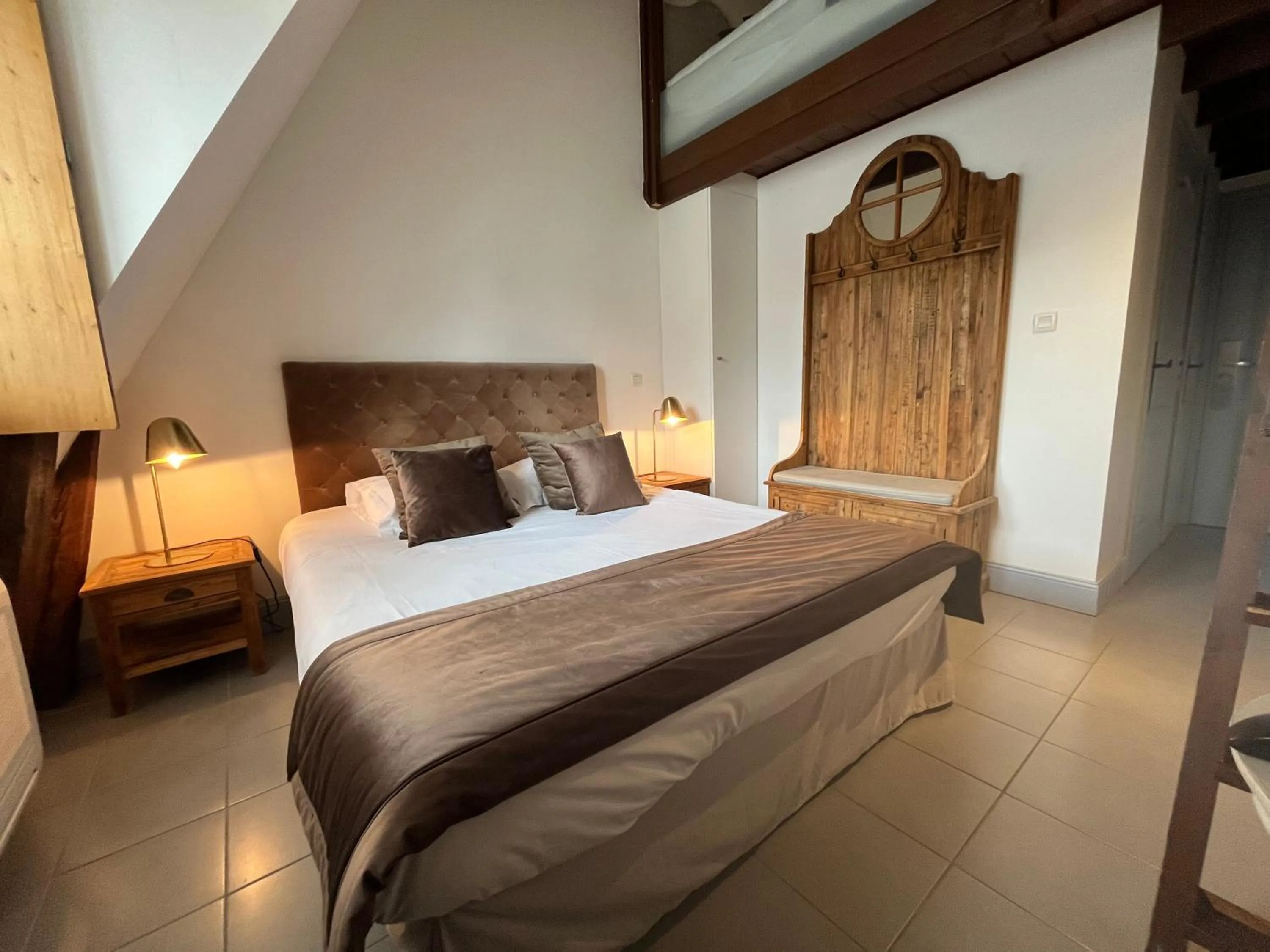 Bed in Hôtel-Restaurant-Chambre Insolite Spa - Le XII de Luynes